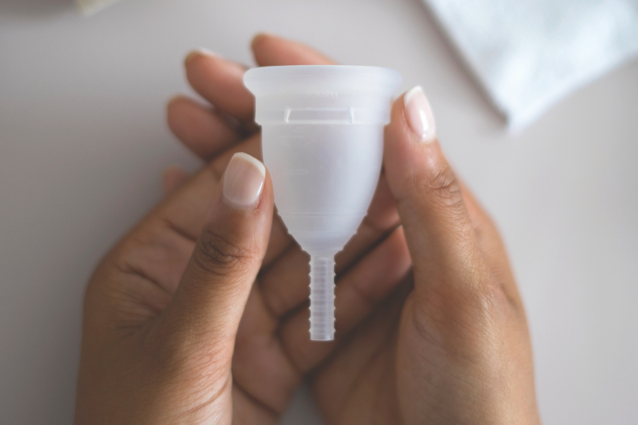 Wetenschappers kijken naar menstruatiebloed in onderzoek naar miskramen en endometriose