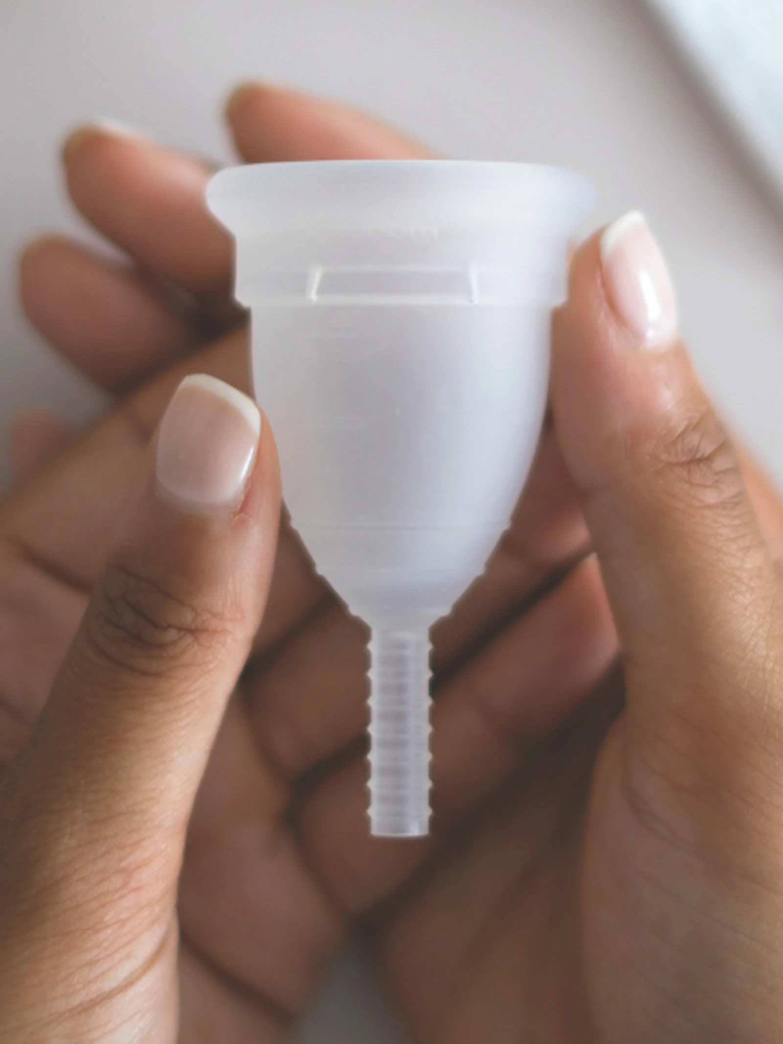 Wetenschappers kijken naar menstruatiebloed in onderzoek naar miskramen en endometriose