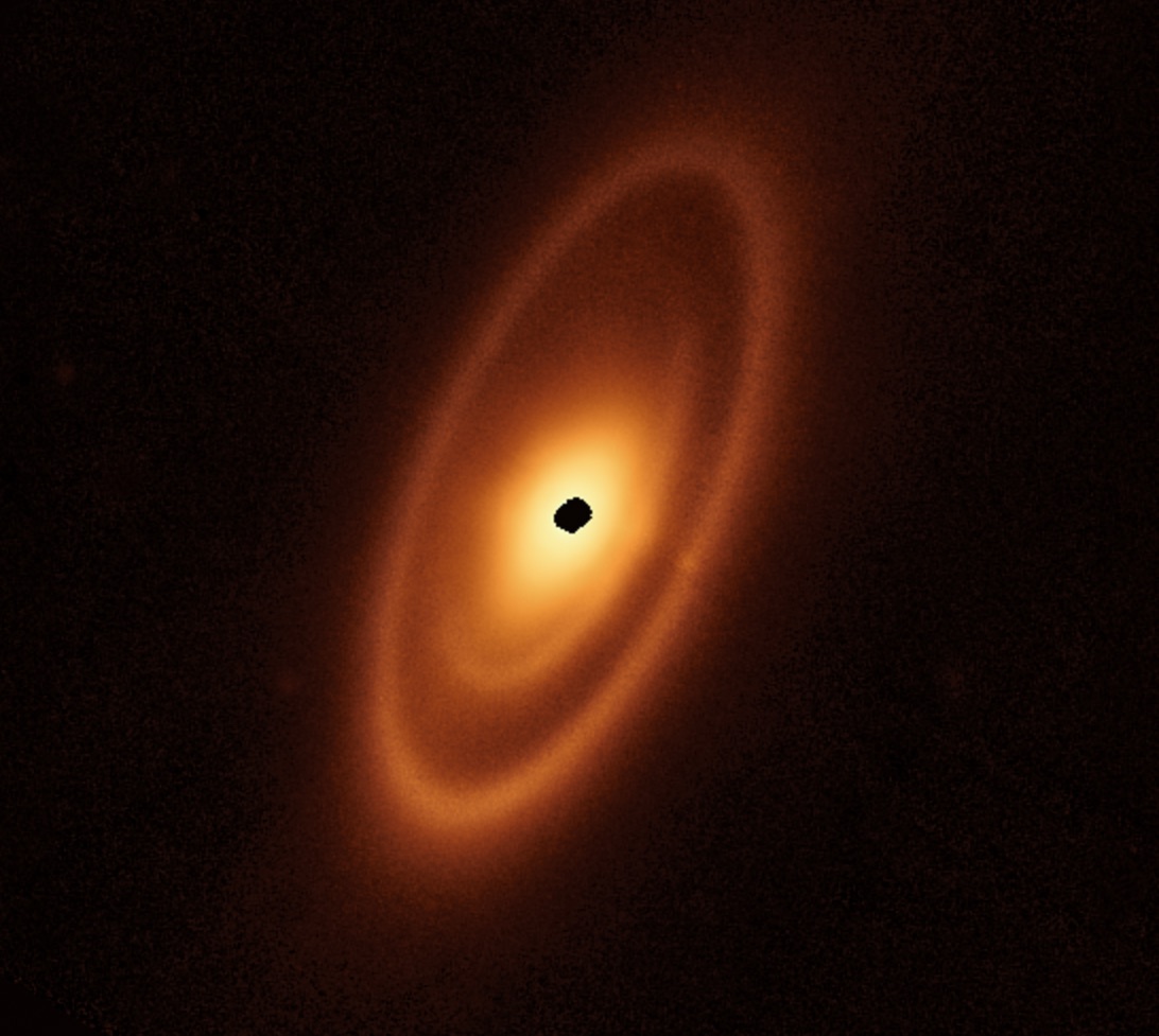 Webb spoort planetoïdengordel rond nabije ster op