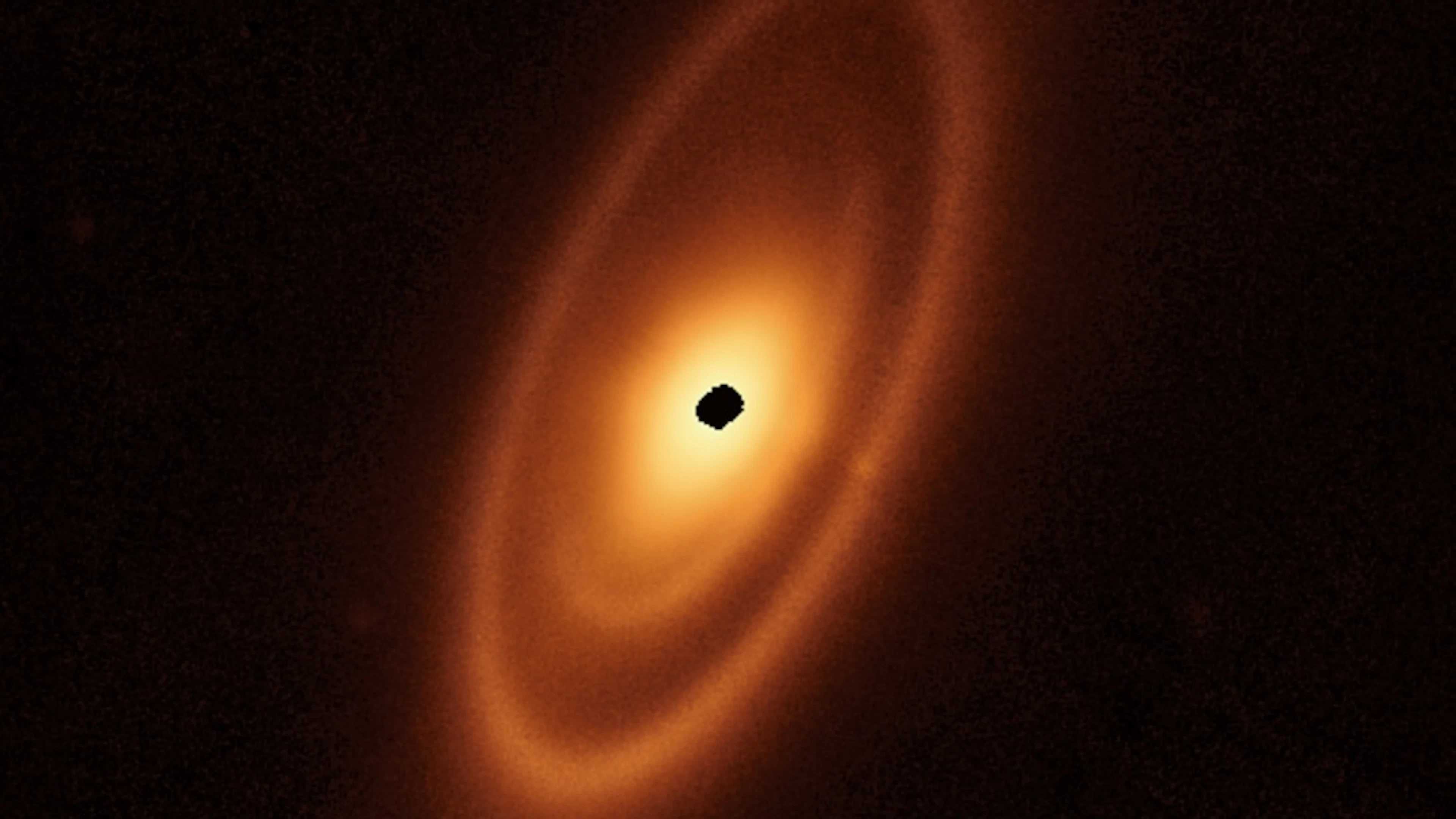 Webb spoort planetoïdengordel rond nabije ster op