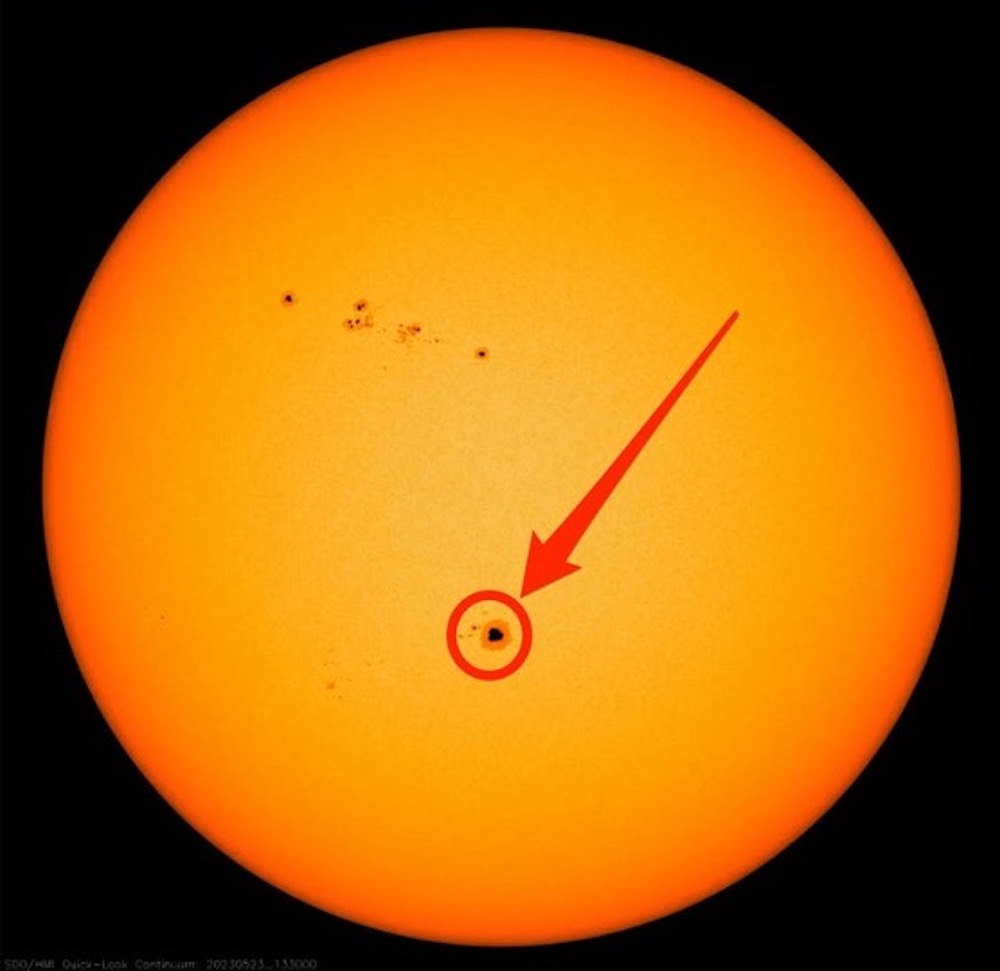 Enorme zonnevlek te zien op de zon