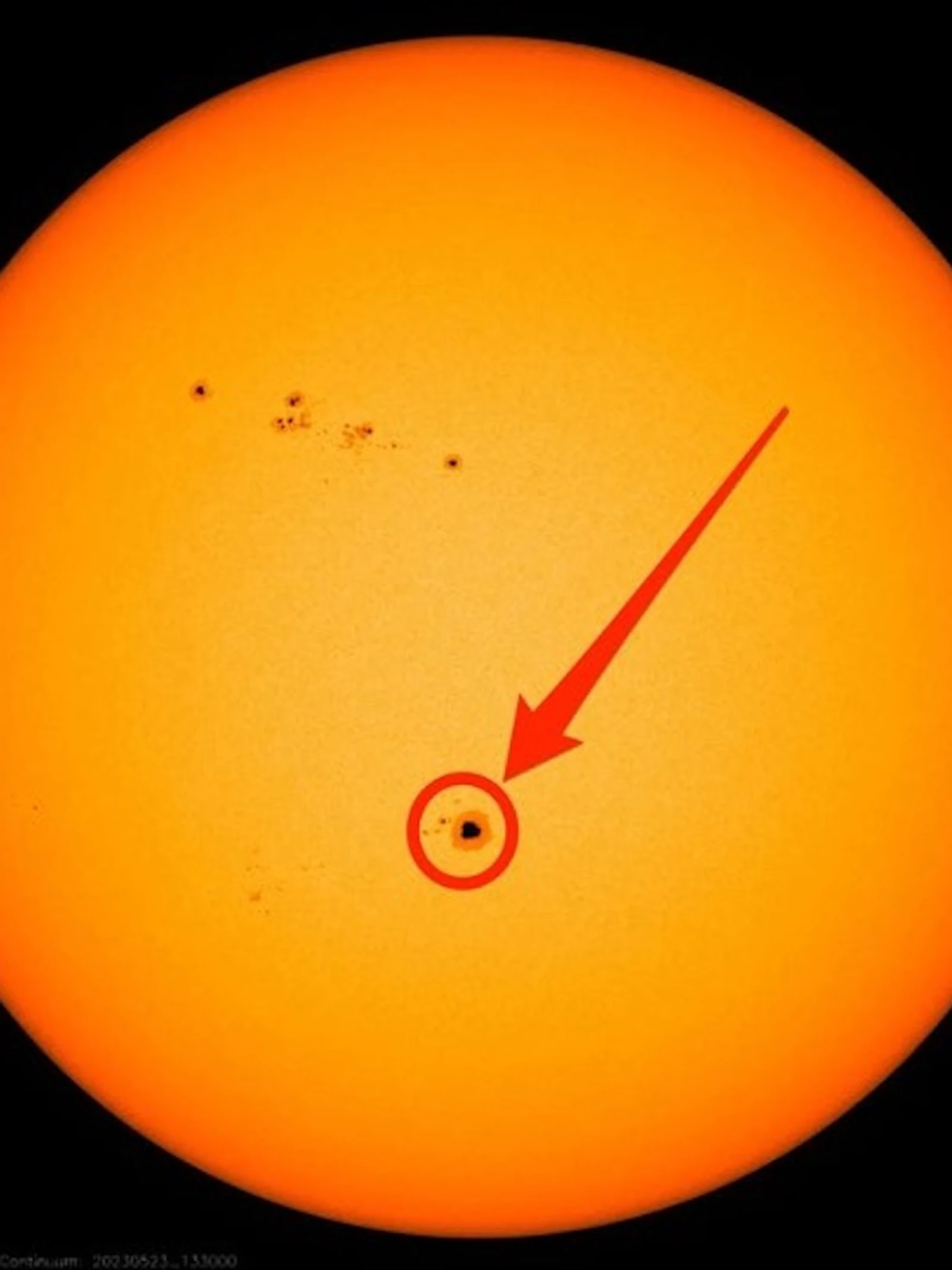 Enorme zonnevlek te zien op de zon