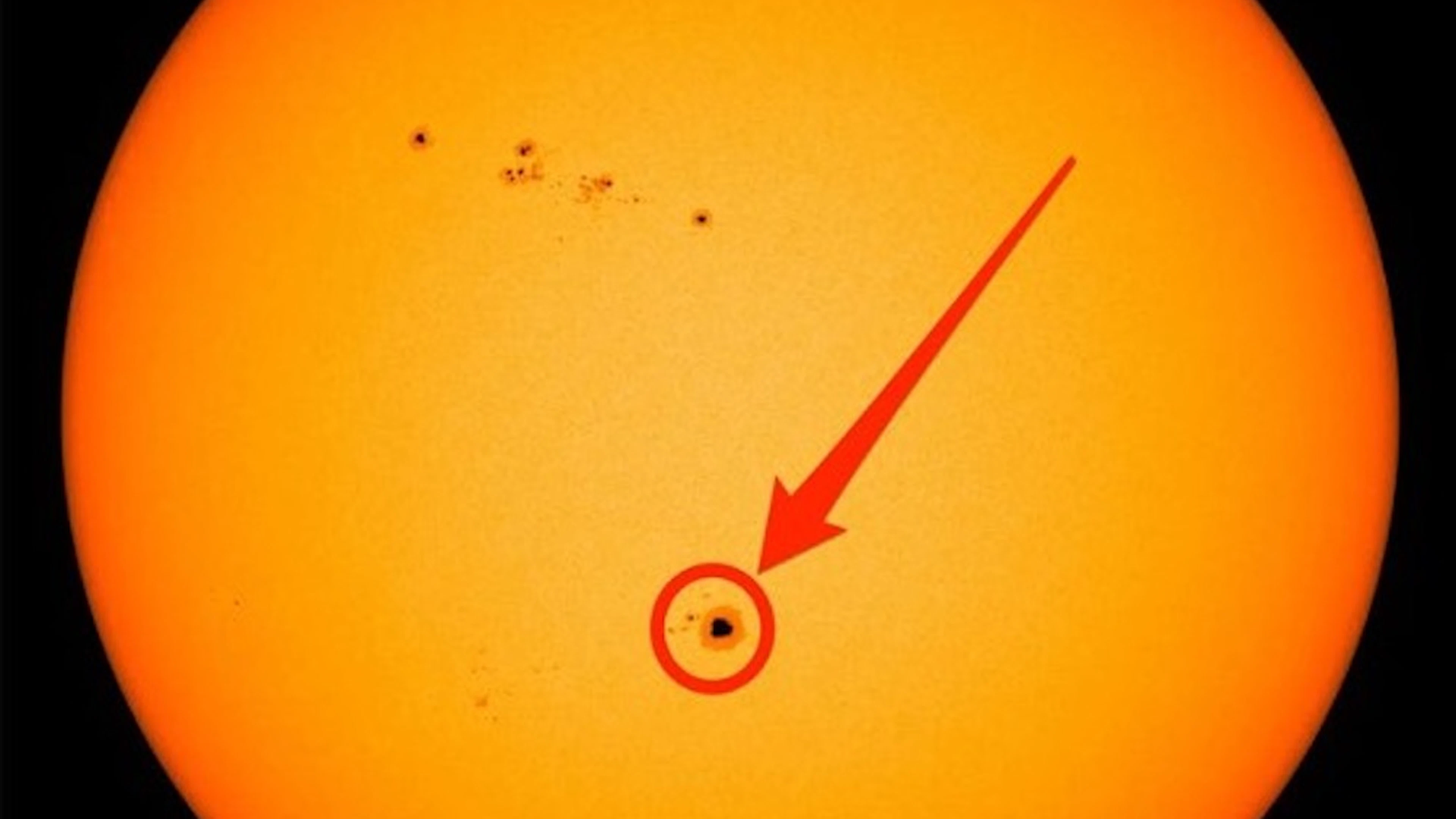Enorme zonnevlek te zien op de zon
