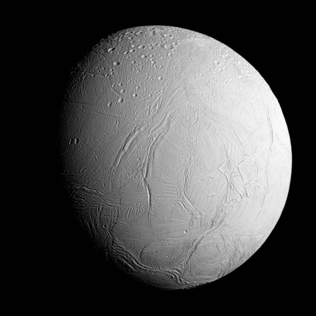 Belangrijke bouwsteen voor leven gevonden op Saturnusmaan Enceladus