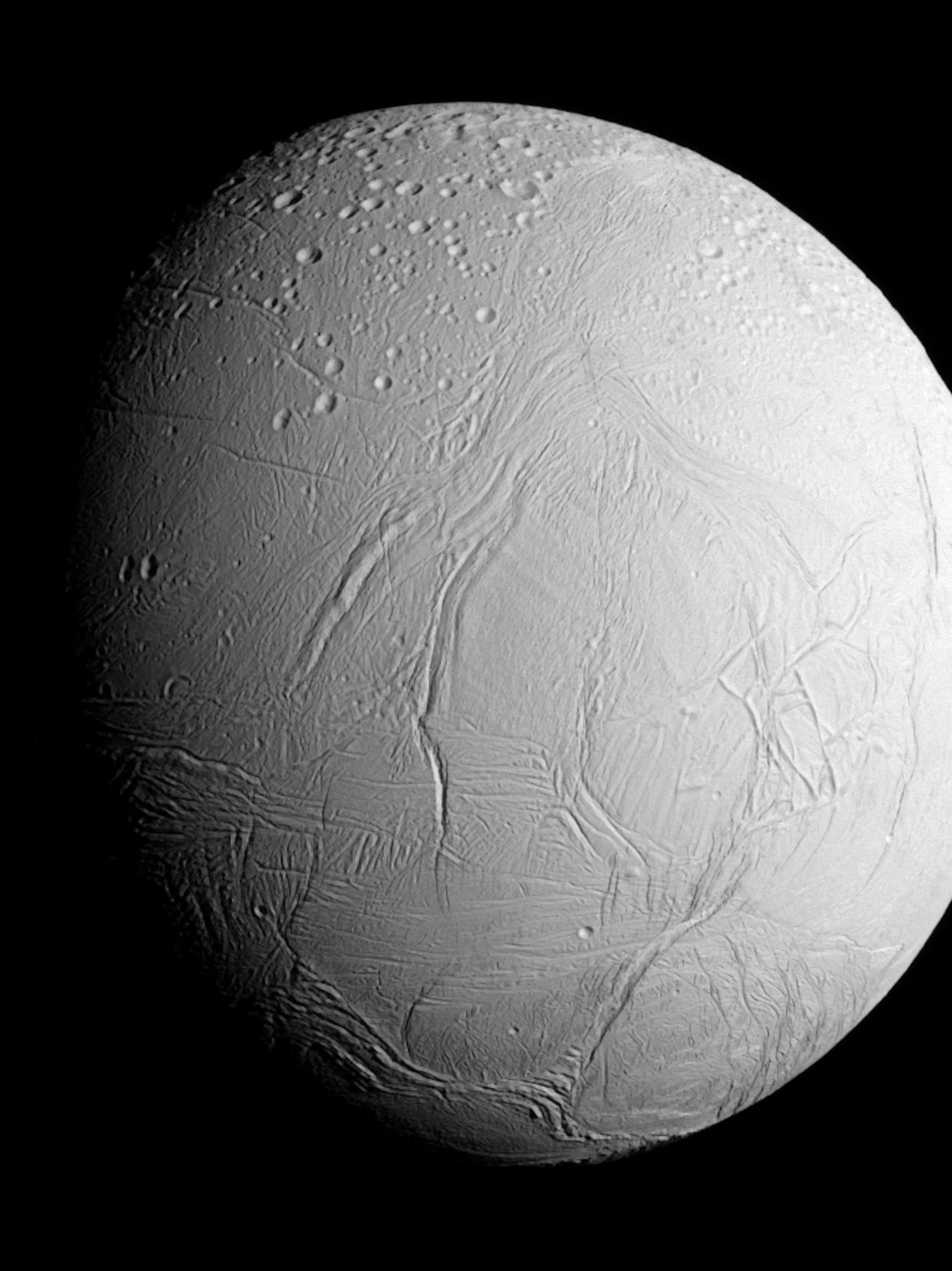 Belangrijke bouwsteen voor leven gevonden op Saturnusmaan Enceladus