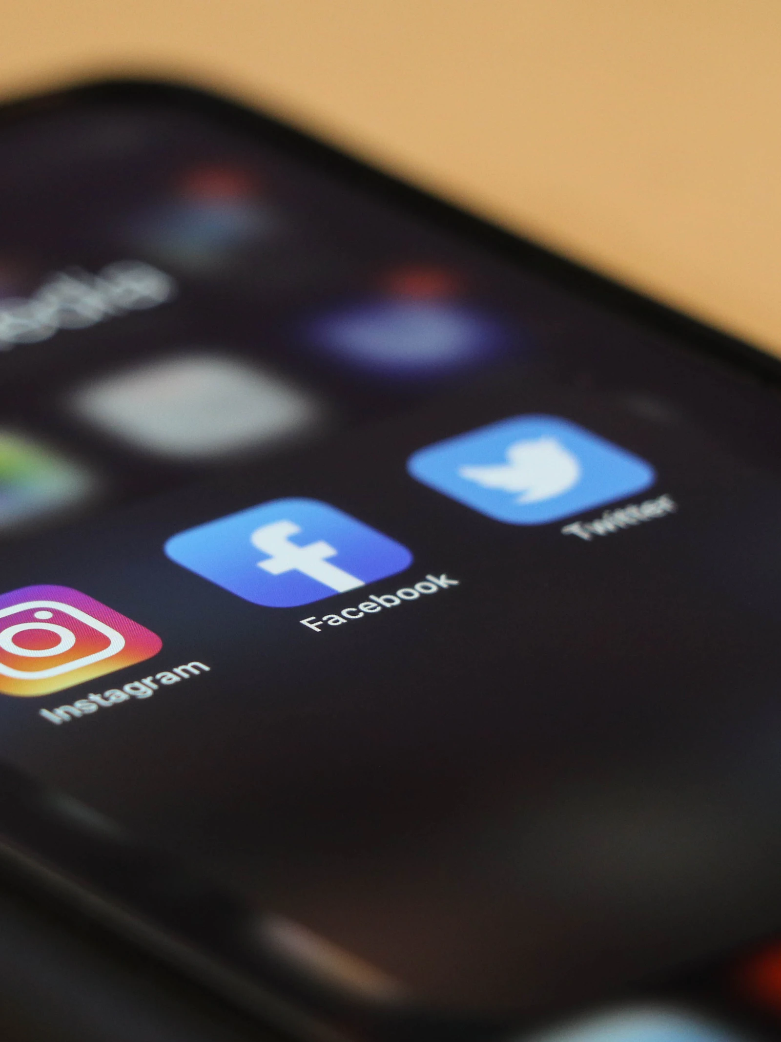 Like, deel, vertrouw: kan een (dis)trust-knop op sociale media nepnieuws stoppen?