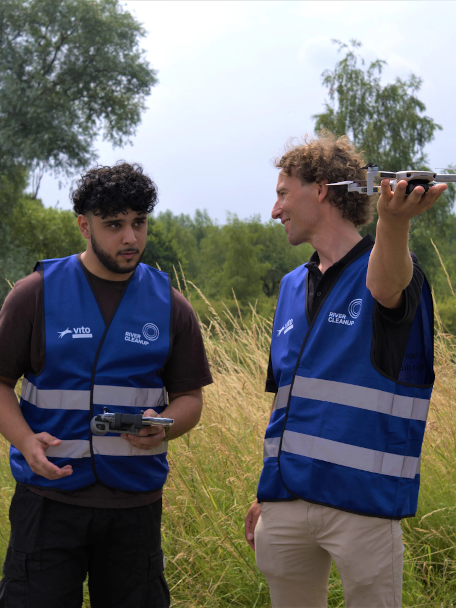 Burgers speuren met drones naar zwerfafval langs de Schelde
