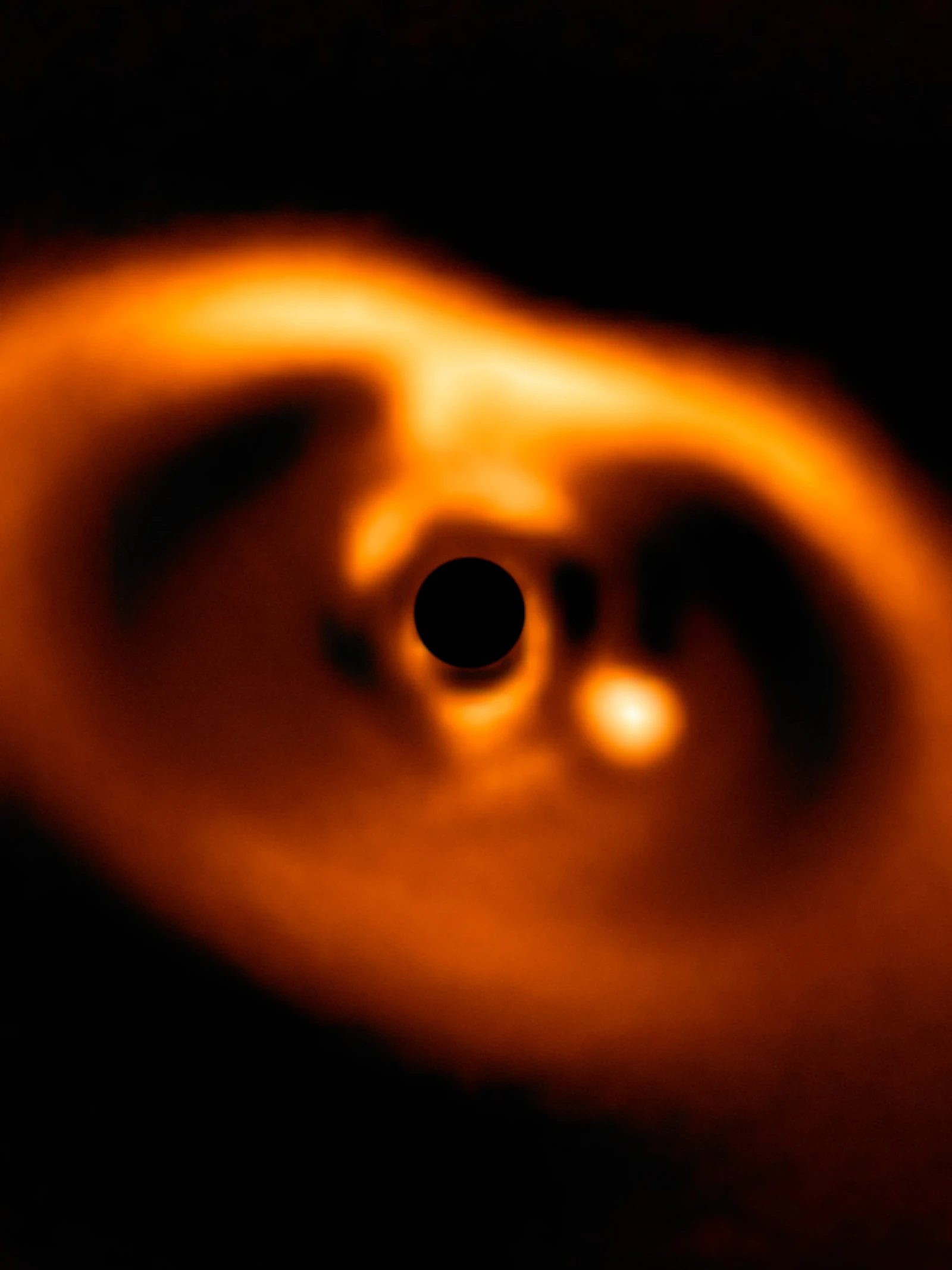 Het babyplanetenstelsel PDS 70 baart aarde-achtige planeten met water