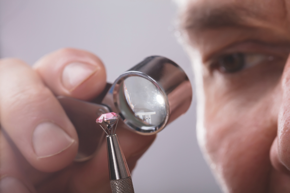 Botsende aardplaten kleuren diamant roze