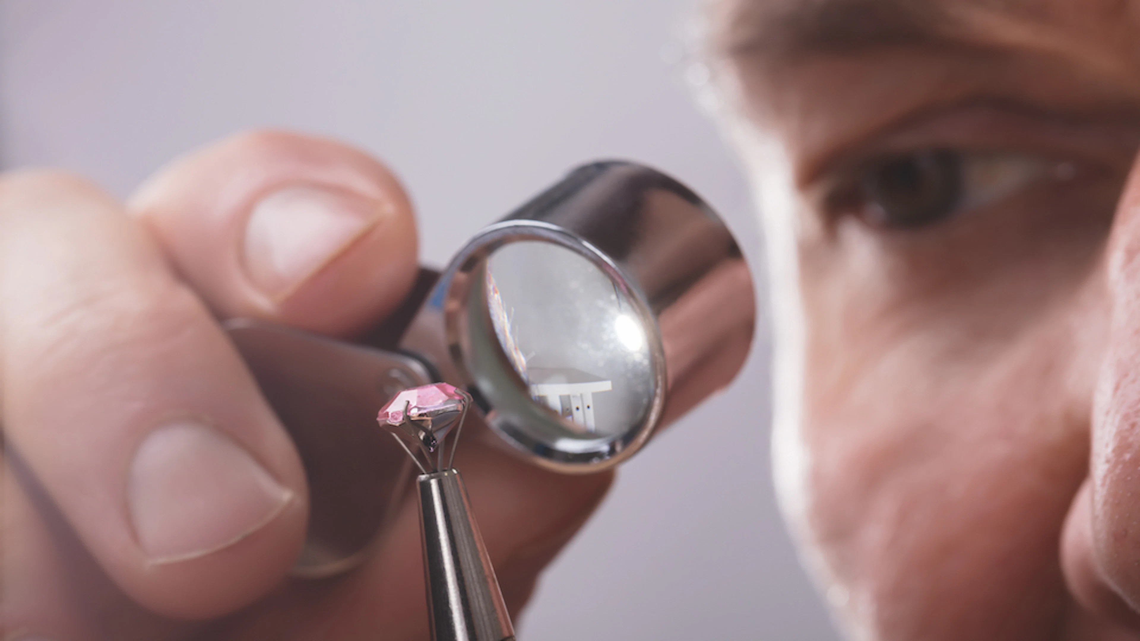 Botsende aardplaten kleuren diamant roze