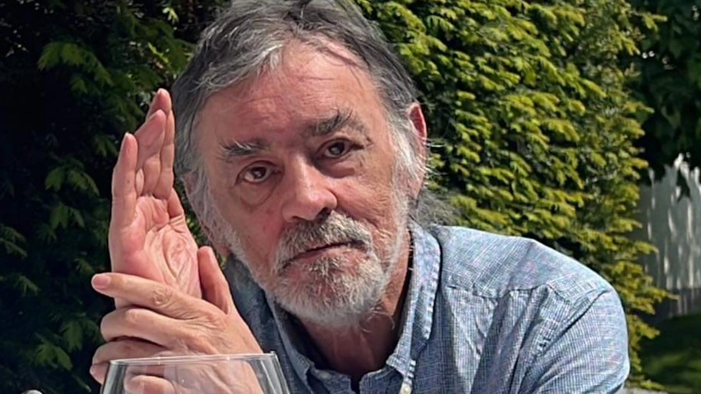 Afscheid van een icoon: oud-hoofdredacteur Filip van Brabander overleden