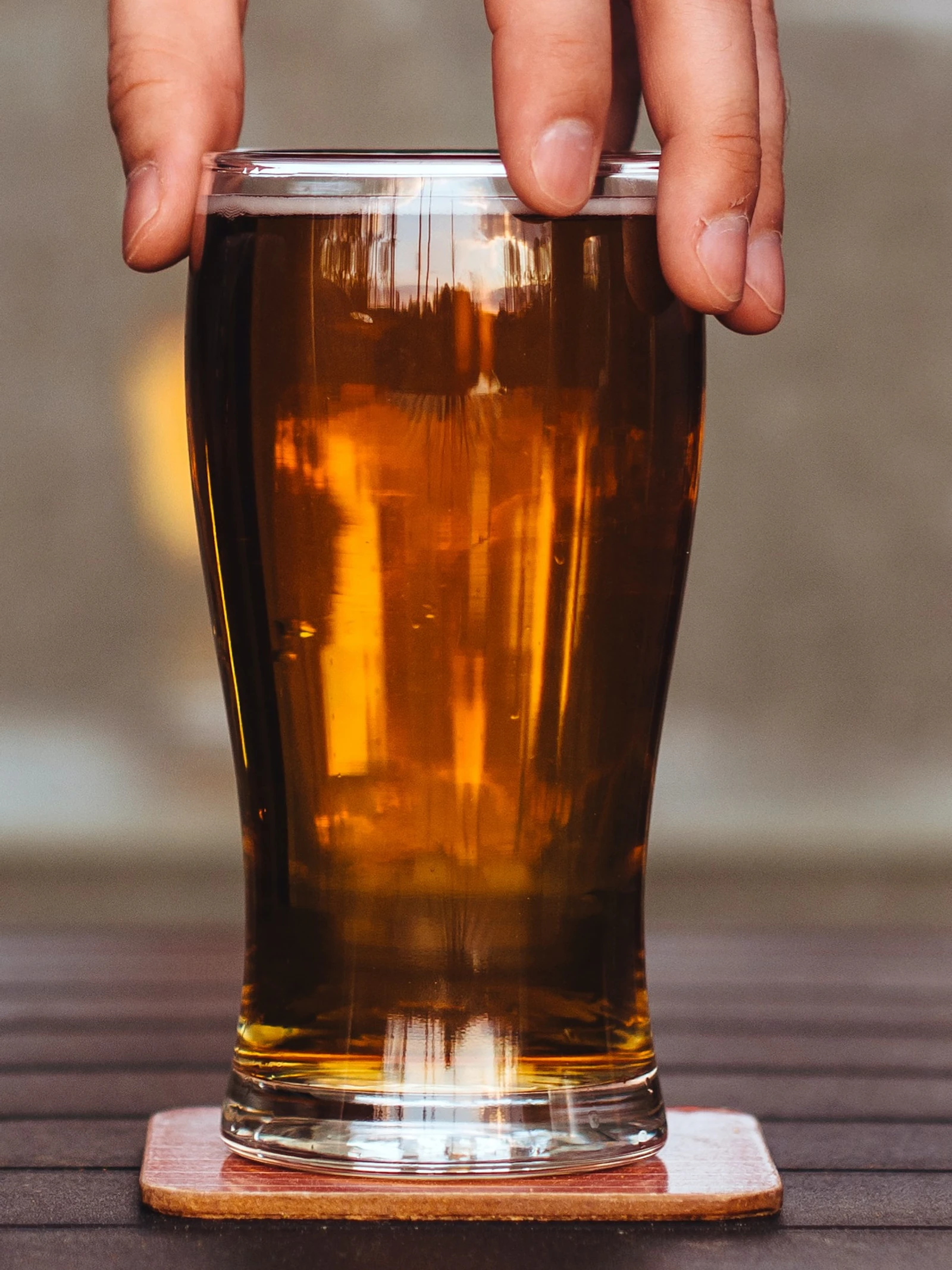 Alcoholvrij bier bevat vaak meer suiker, maar wel minder calorieën dan gewoon bier
