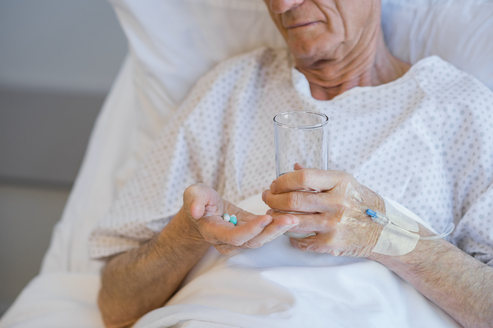 Waarom patiënten tijdens een ziekenhuisopname beter zelf de leiding nemen over hun medicatie