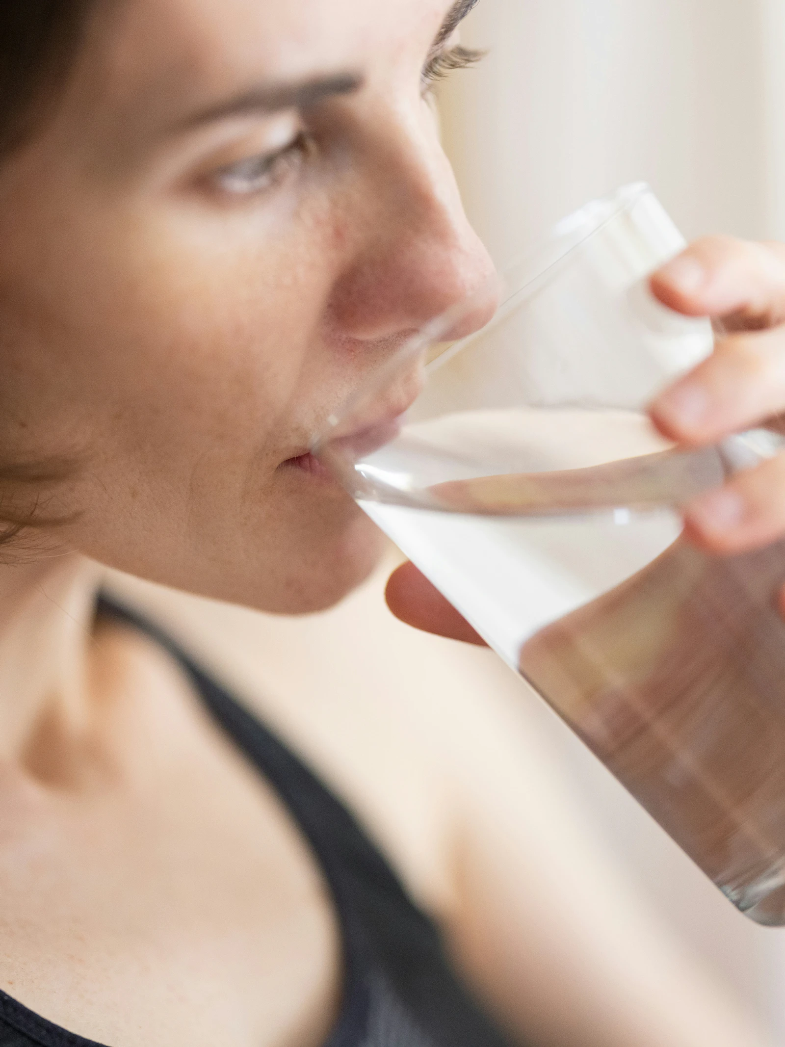 Krijg ik minder microplastics binnen als ik mijn drinkwater eerst kook?