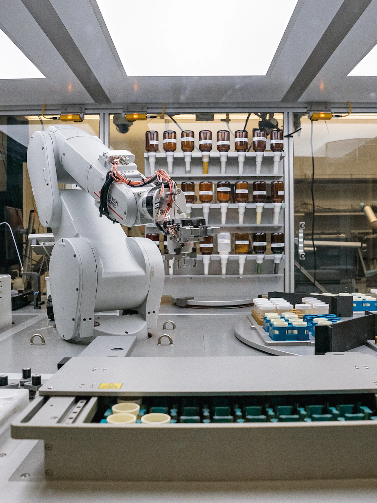 Artificiële intelligentie en robots bedenken en maken nieuwe materialen