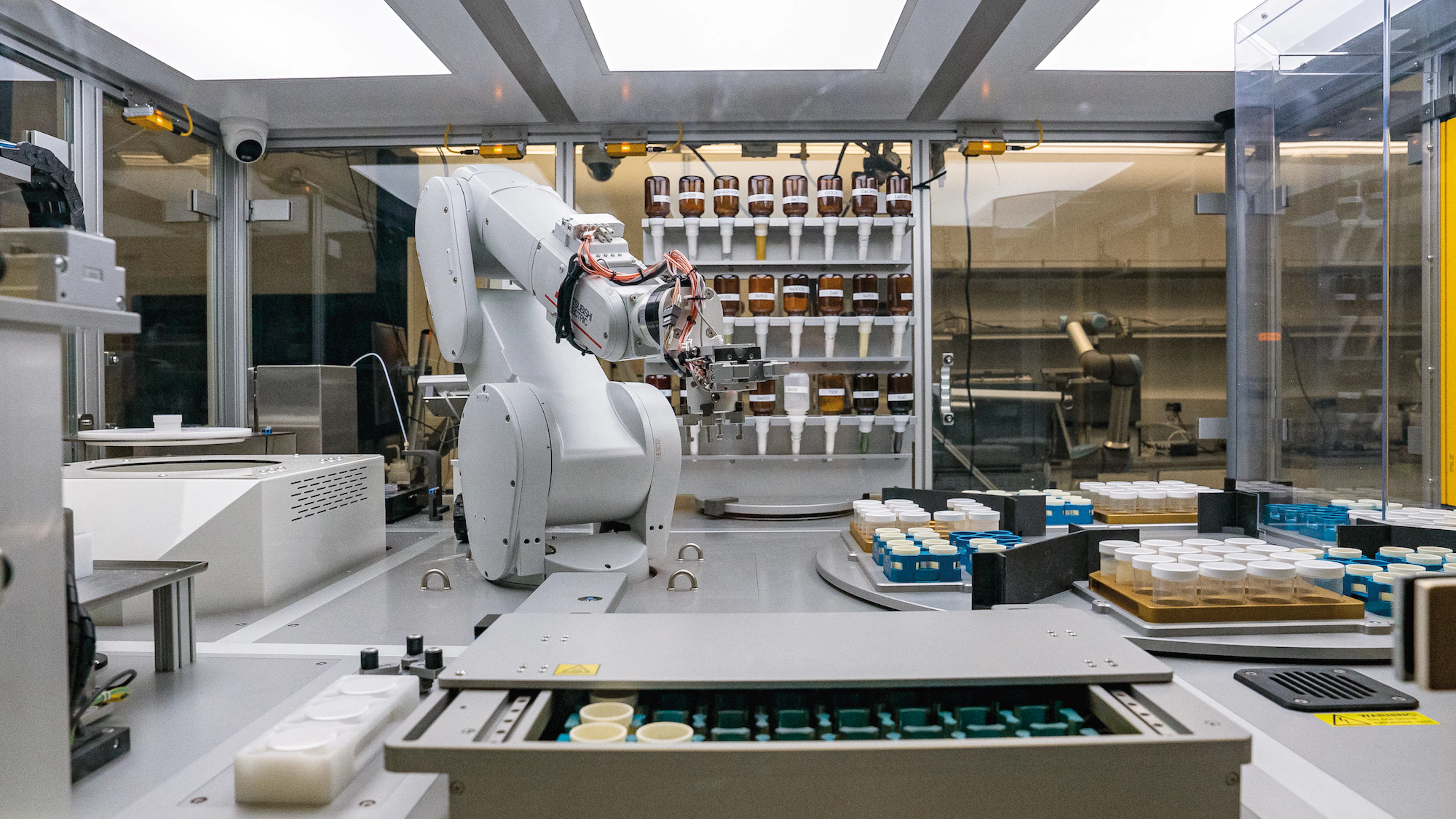 Artificiële intelligentie en robots bedenken en maken nieuwe materialen