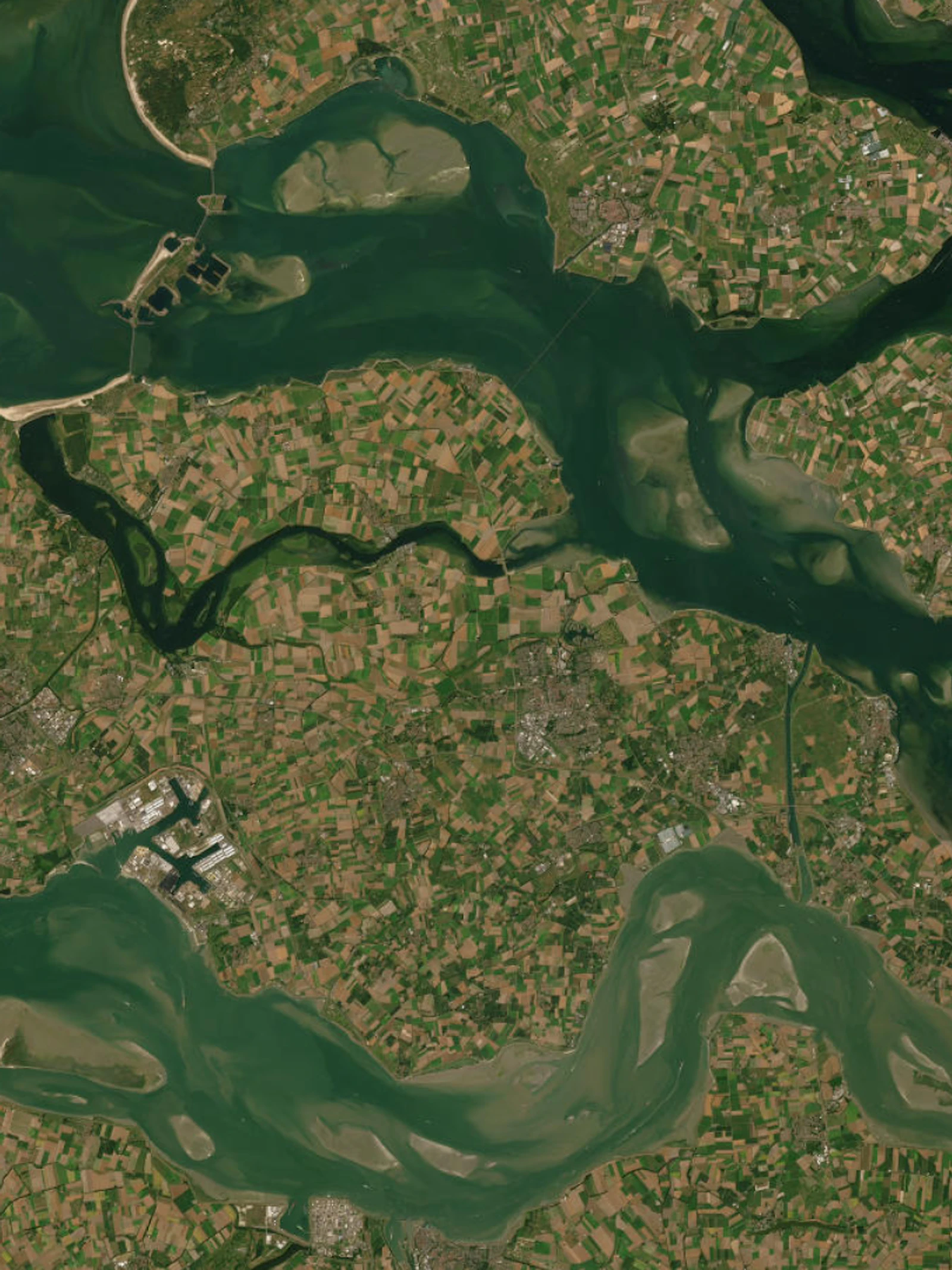 Zandbanken snakken naar troebel water