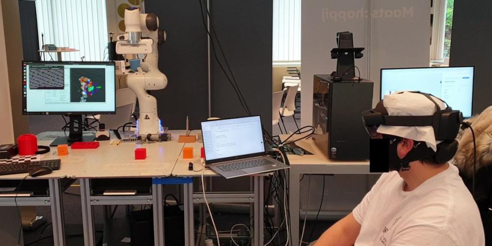 Brusselse tool laat robotarm bewegen met gedachten, zónder chirurgische ingreep