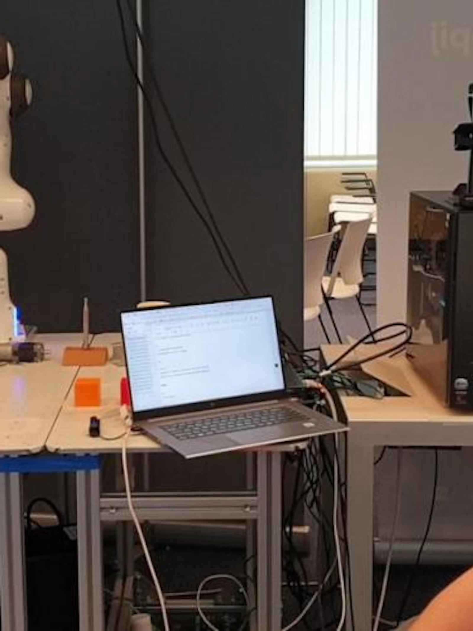 Brusselse tool laat robotarm bewegen met gedachten, zónder chirurgische ingreep