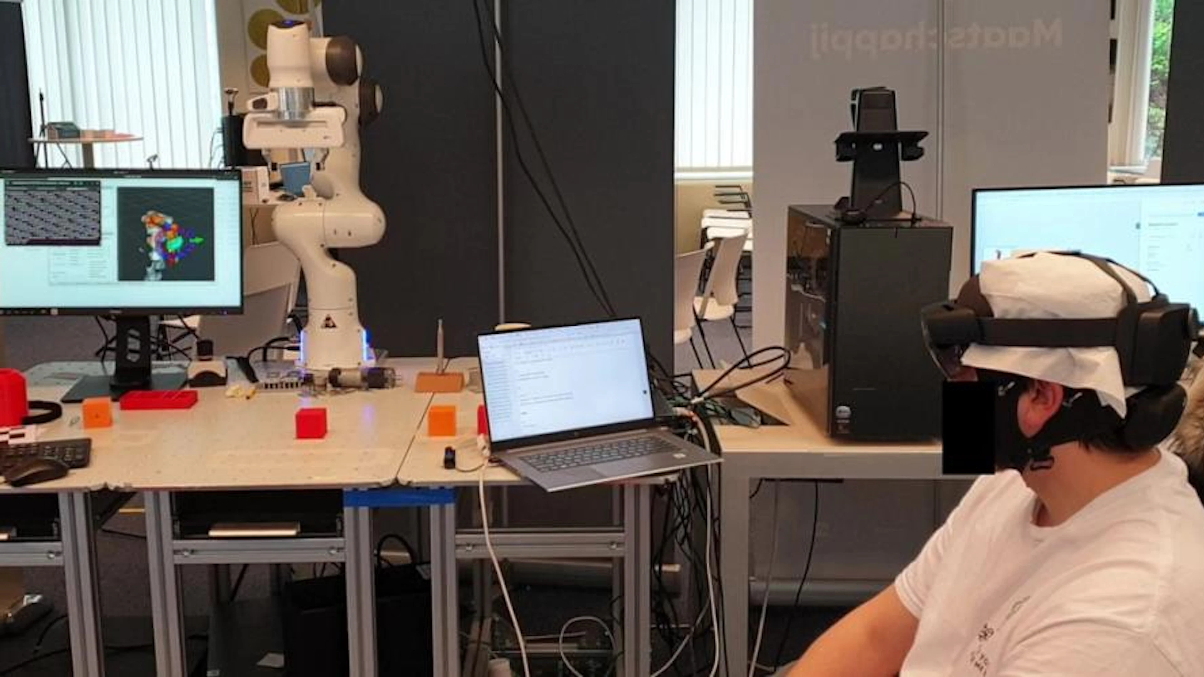 Brusselse tool laat robotarm bewegen met gedachten, zónder chirurgische ingreep