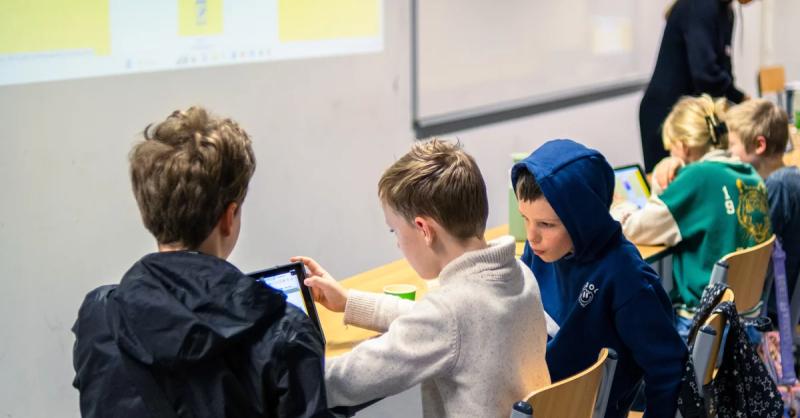 5 redenen waarom we al in de lagere school met nieuwswijsheid moeten beginnen