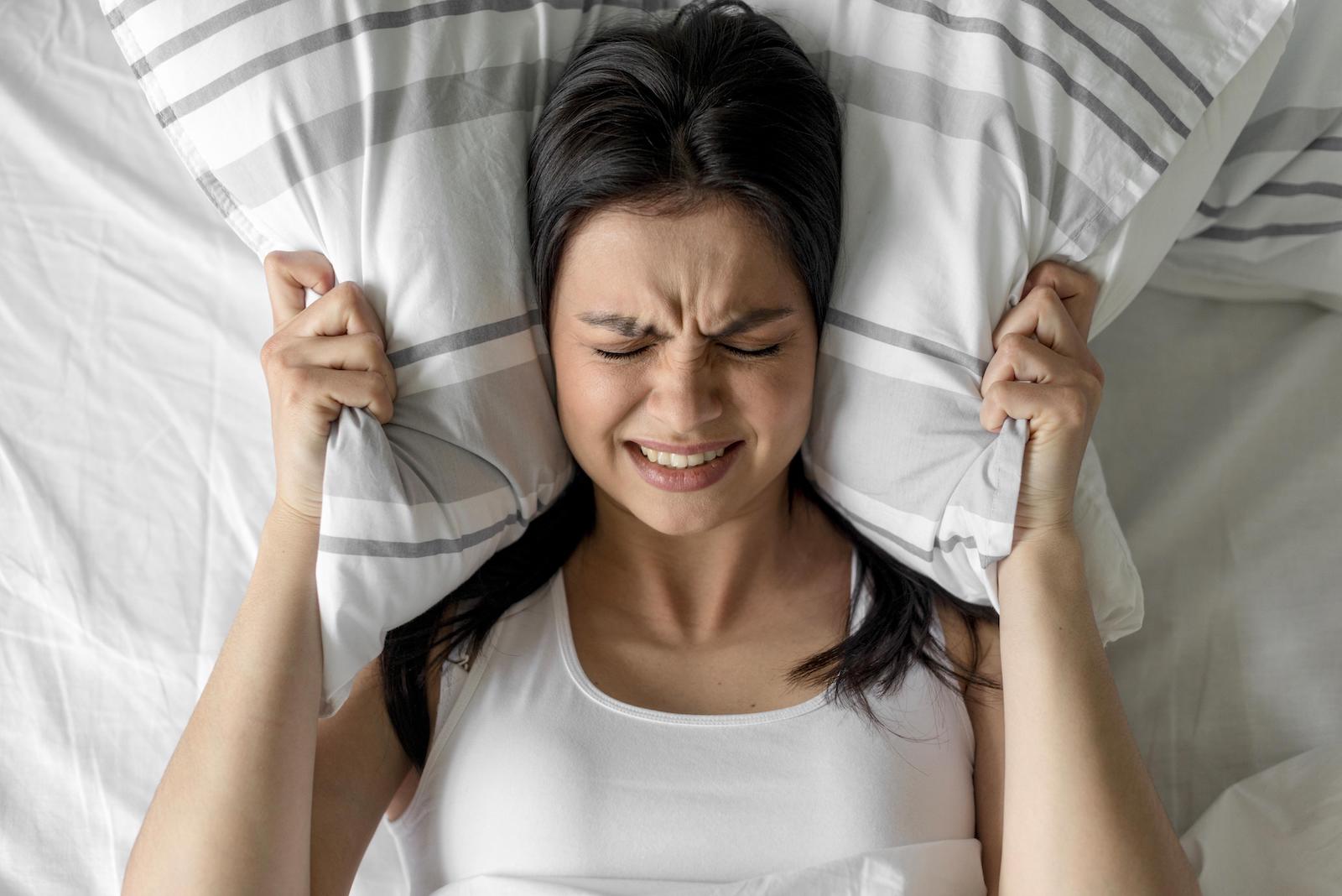 Tinnitus uit de oren en geld in het spaarvarken