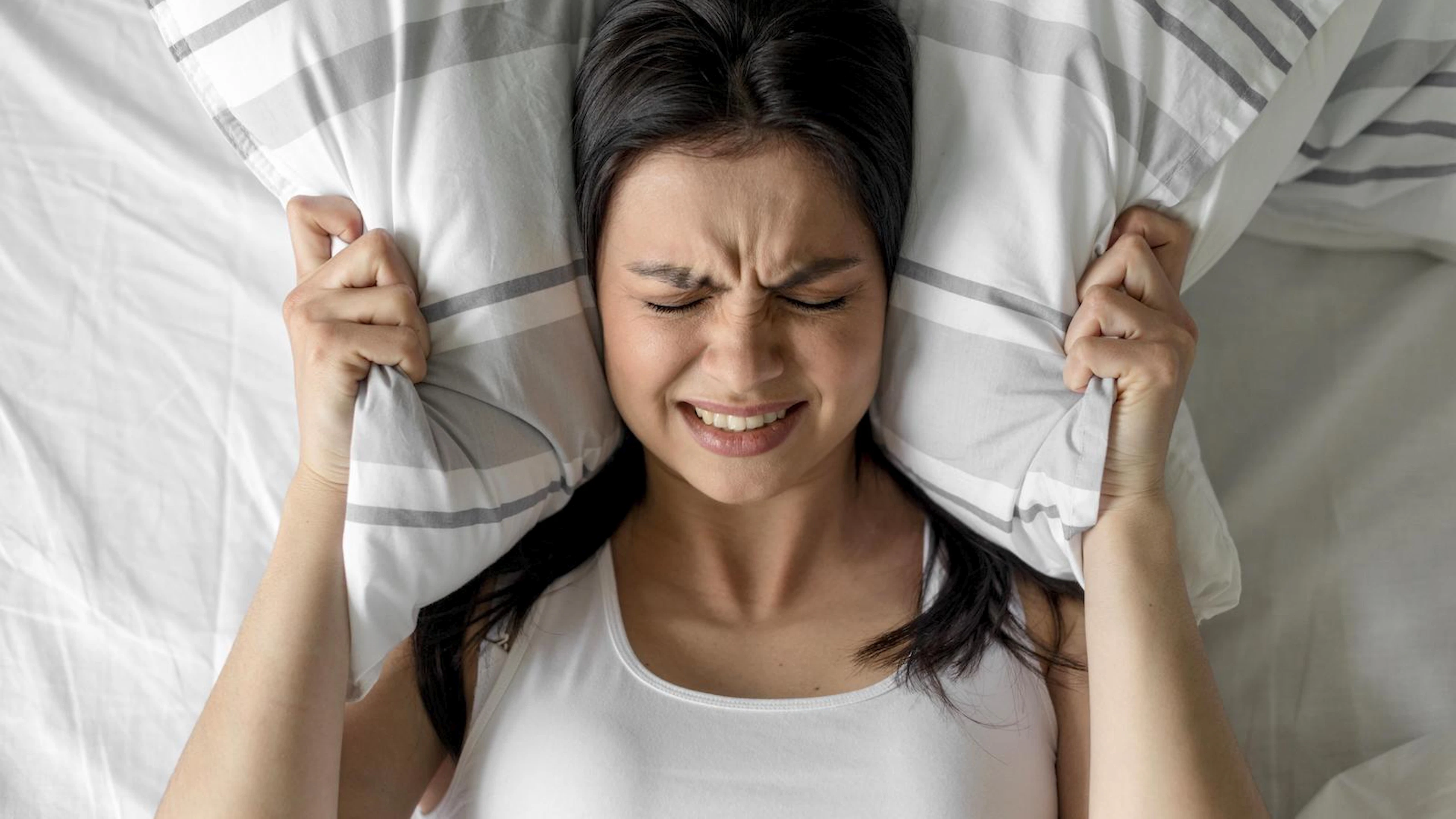 Tinnitus uit de oren en geld in het spaarvarken