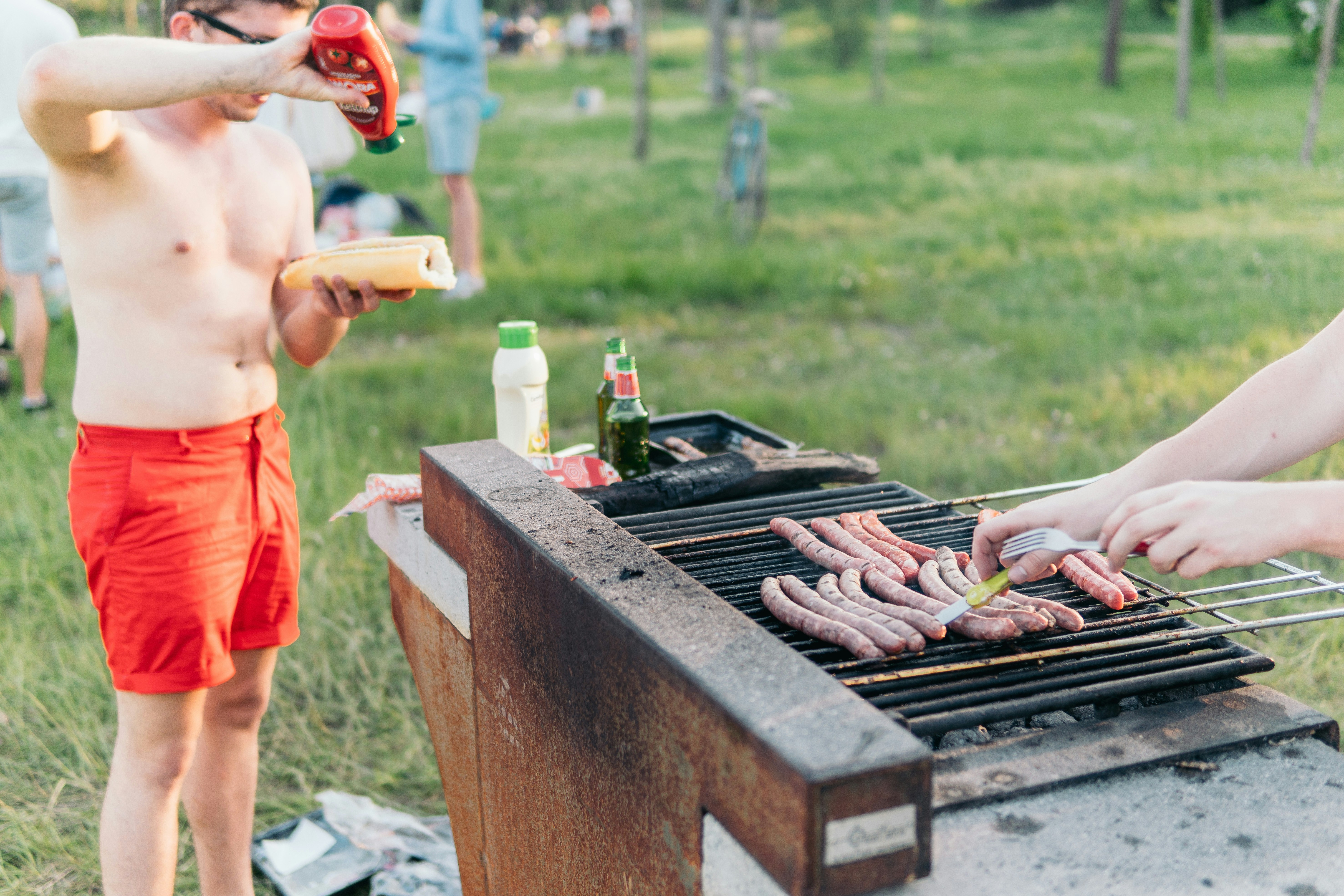 Waarom staan mannen altijd achter de barbecue?