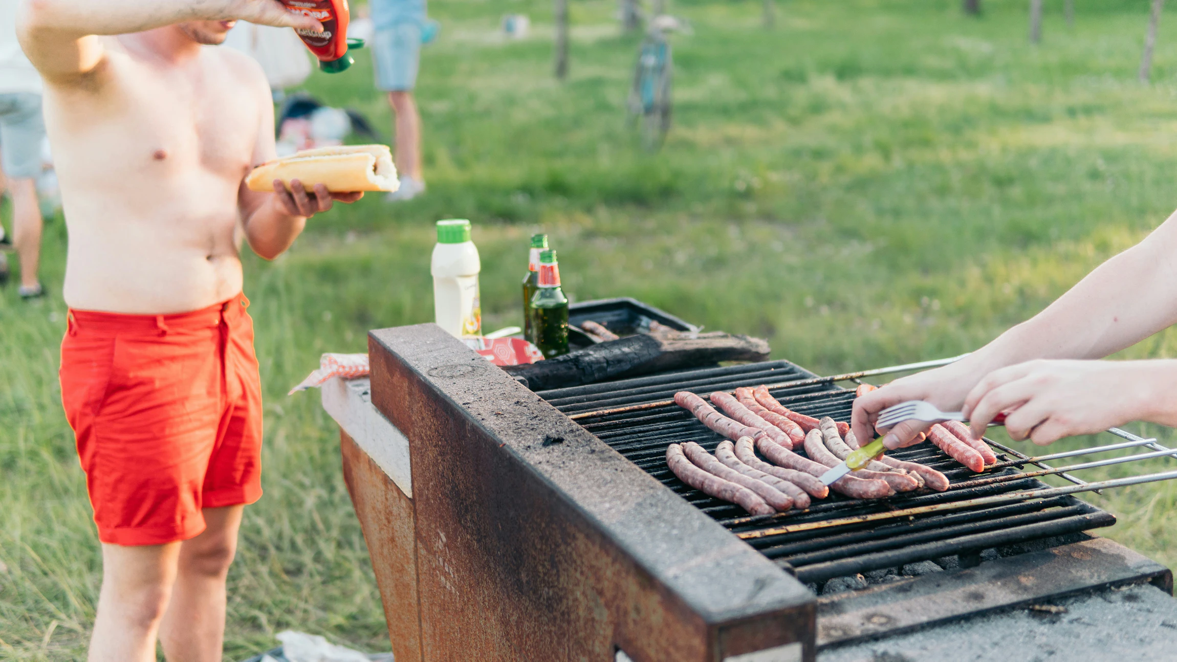 Waarom staan mannen altijd achter de barbecue?