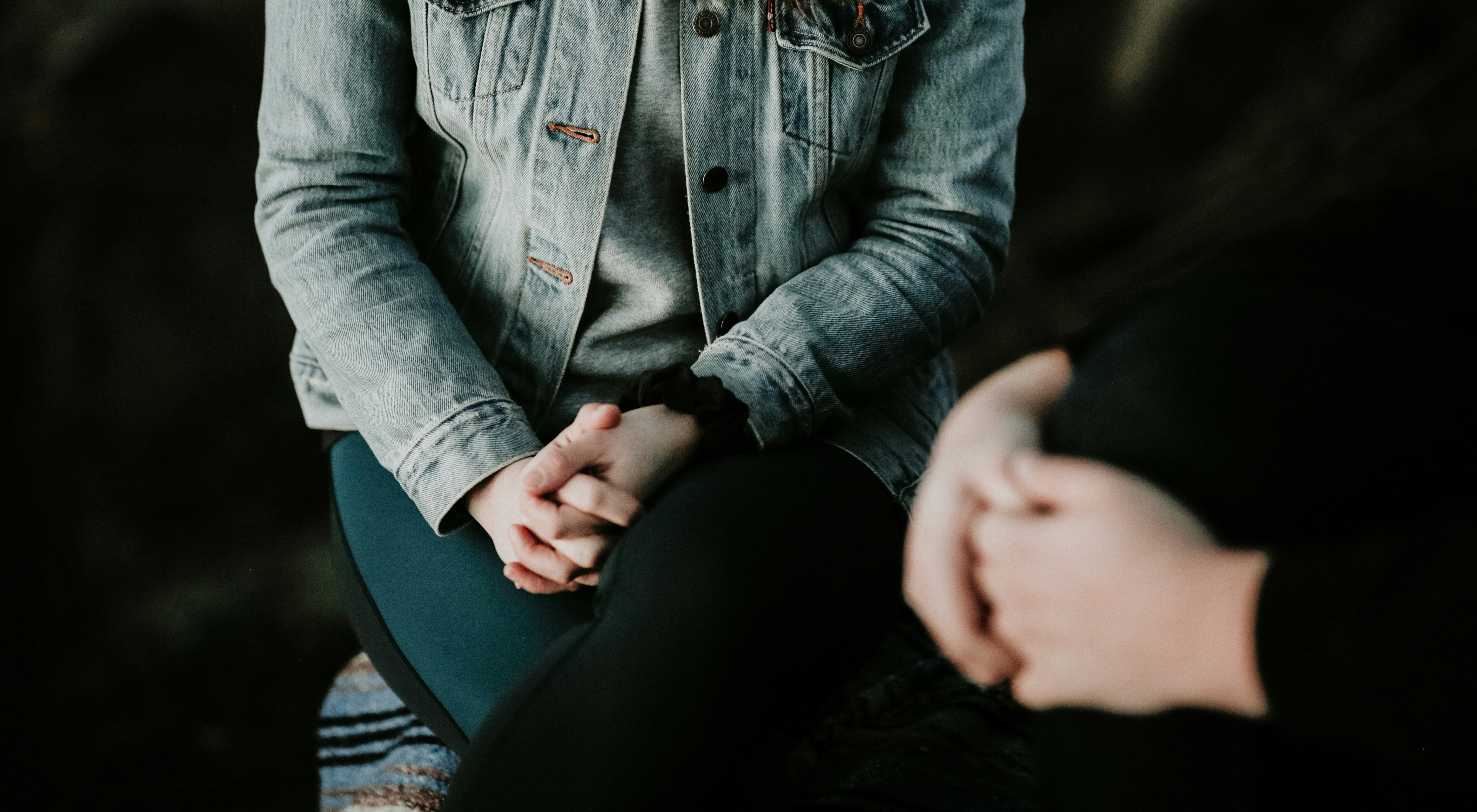 Ook psychotherapie heeft bijwerkingen: ‘Negatieve gevoelens en moeilijke gesprekken vormen deel van het proces’