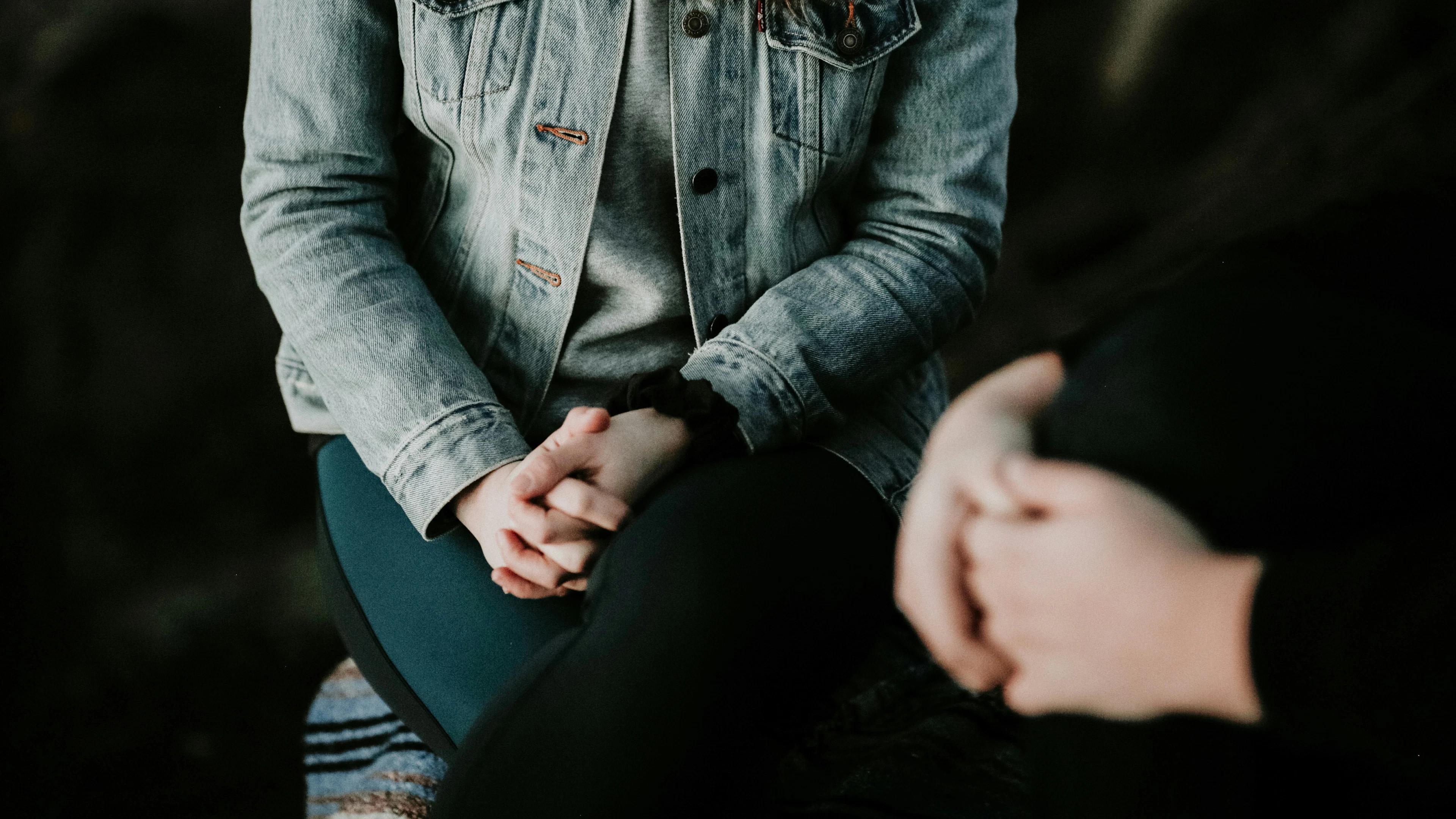 Ook psychotherapie heeft bijwerkingen: ‘Negatieve gevoelens en moeilijke gesprekken vormen deel van het proces’
