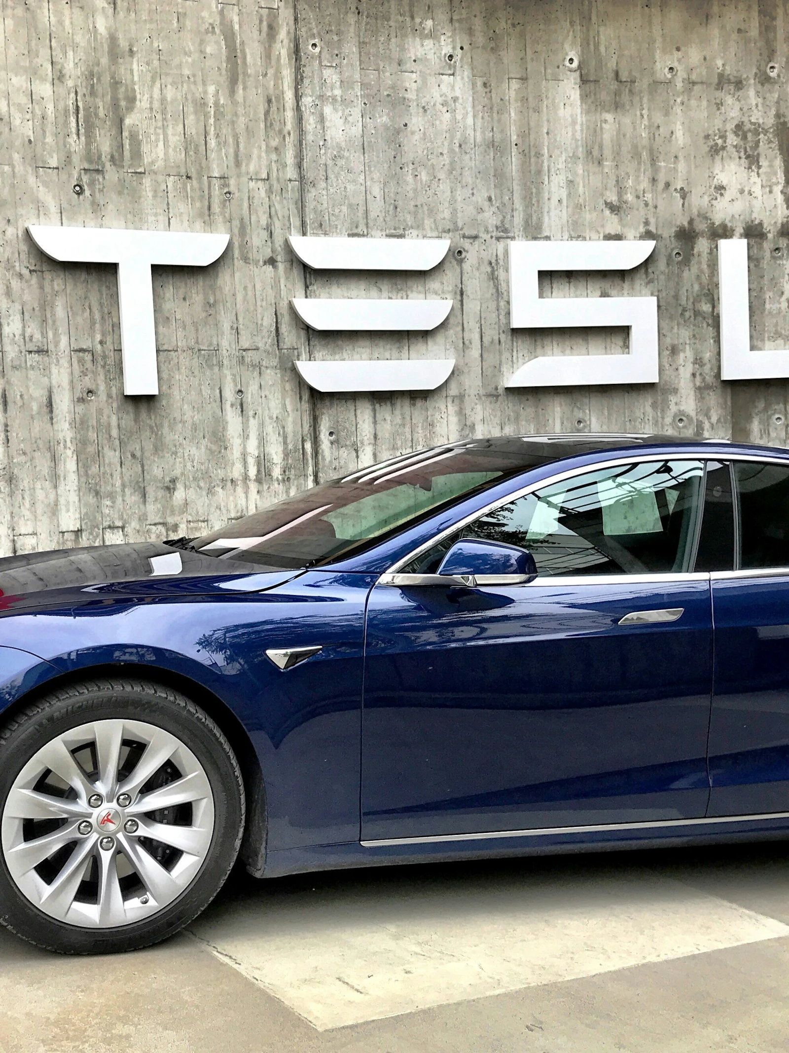 Tesla beloont hackers die wagens binnendringen