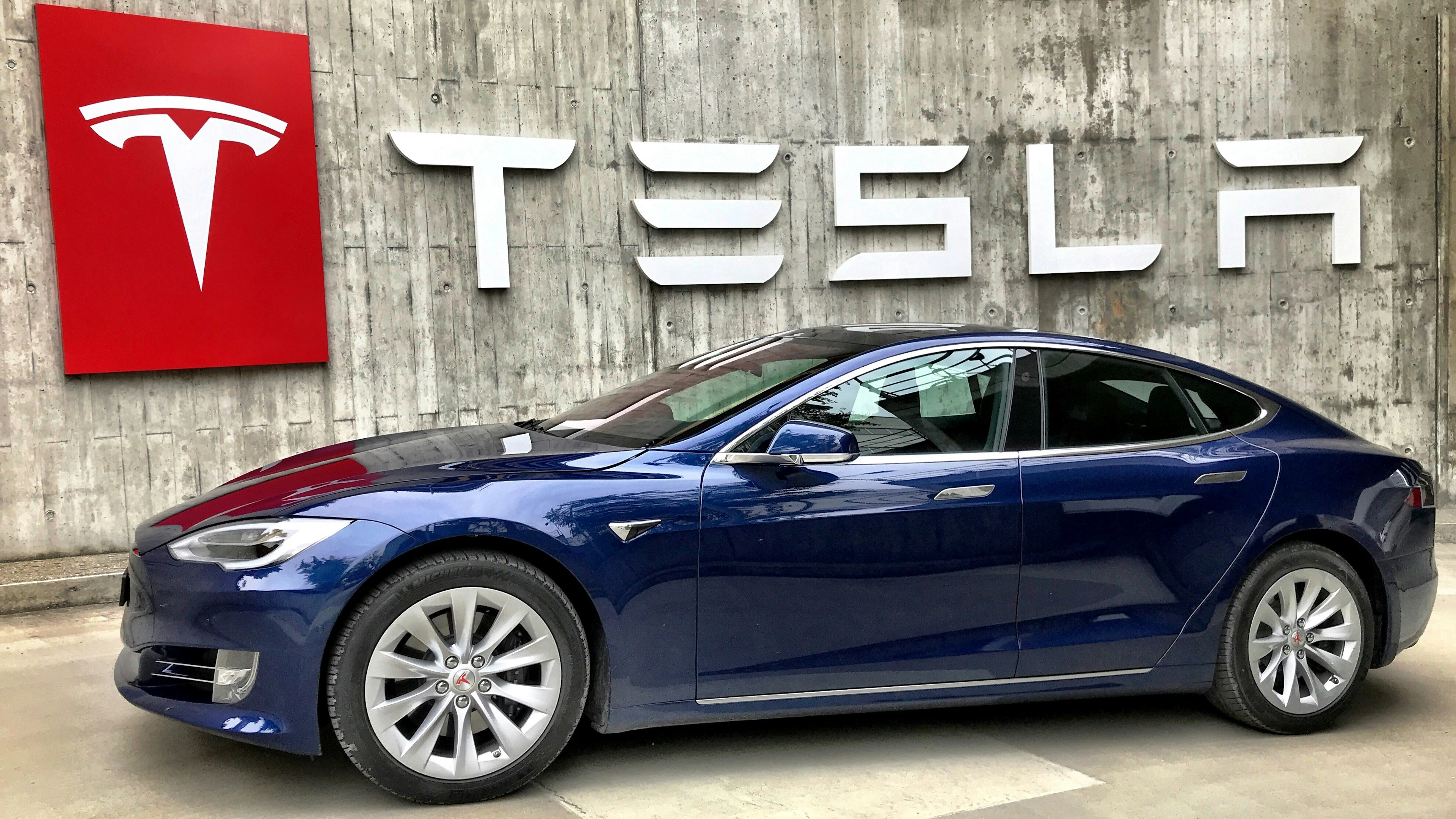 Tesla beloont hackers die wagens binnendringen