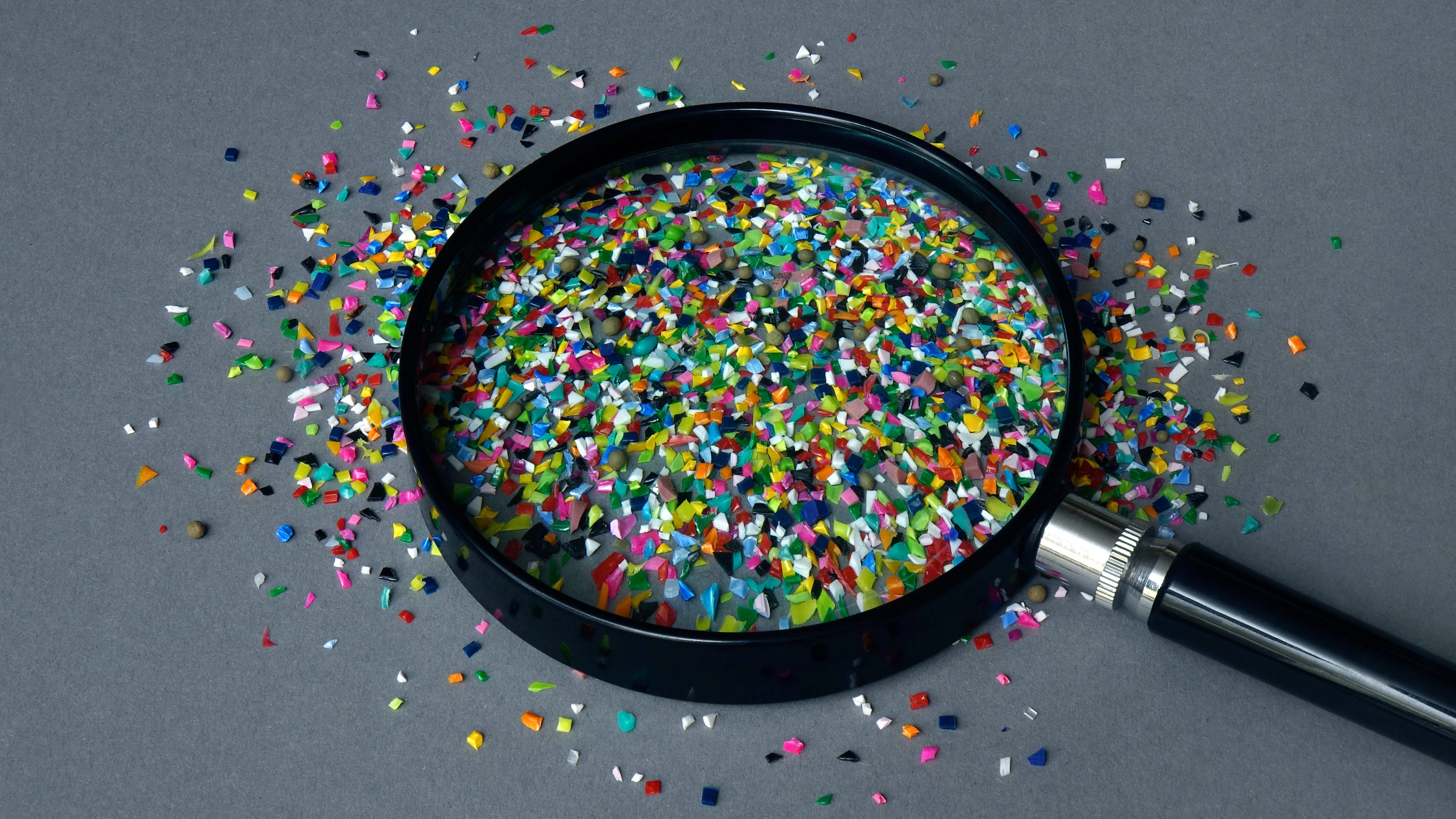 Plastic deeltjes komen via je neus in de hersenen terecht