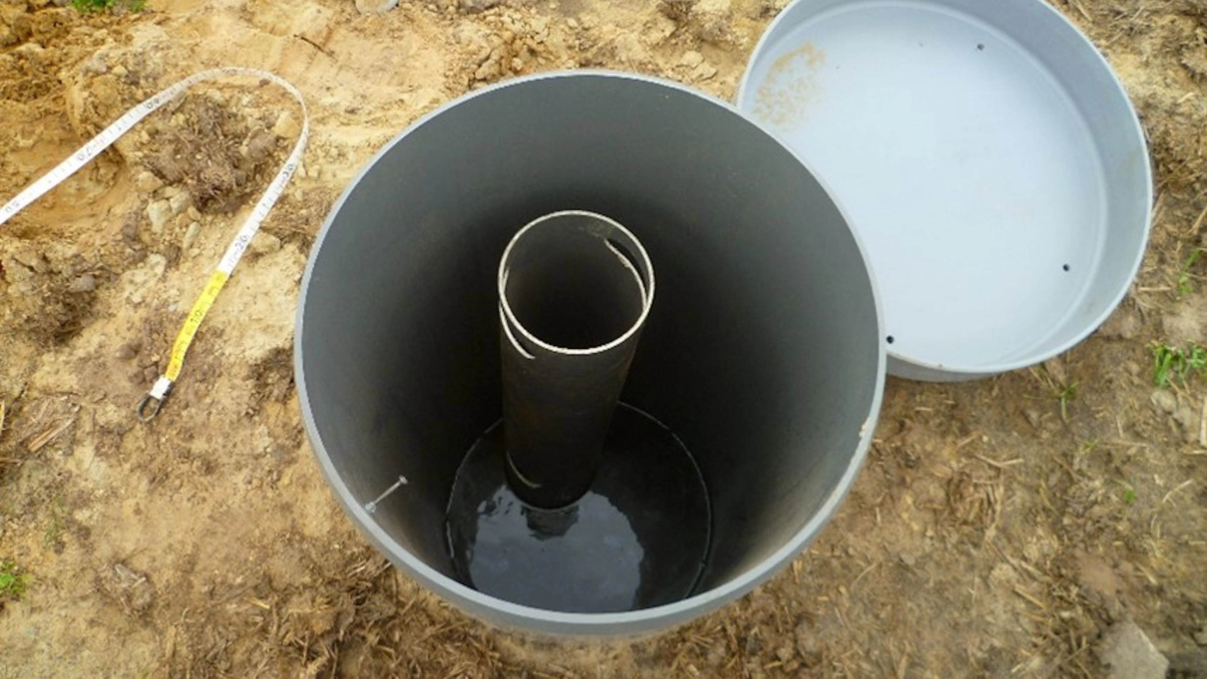 Manuele regelput voor peilgestuurde drainage Peilgestuurde drainage verbetert grondwatervoeding, maar agronomische voordelen lijken beperkt