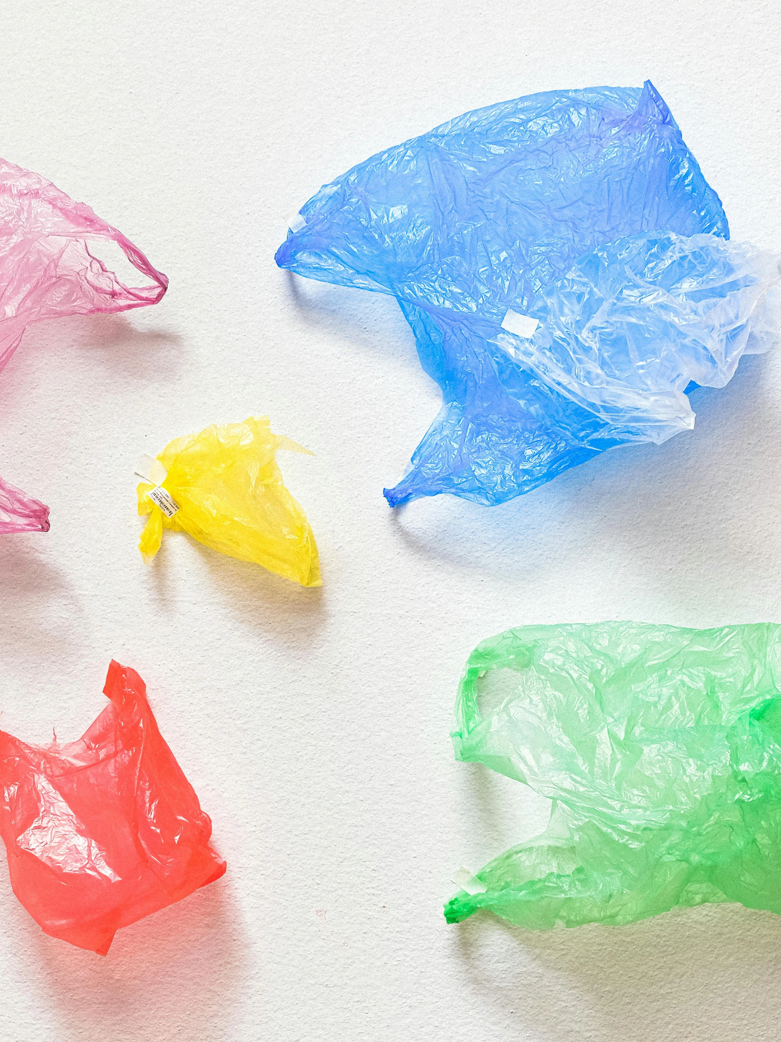 Plastic zakjes in winkels verbieden loont