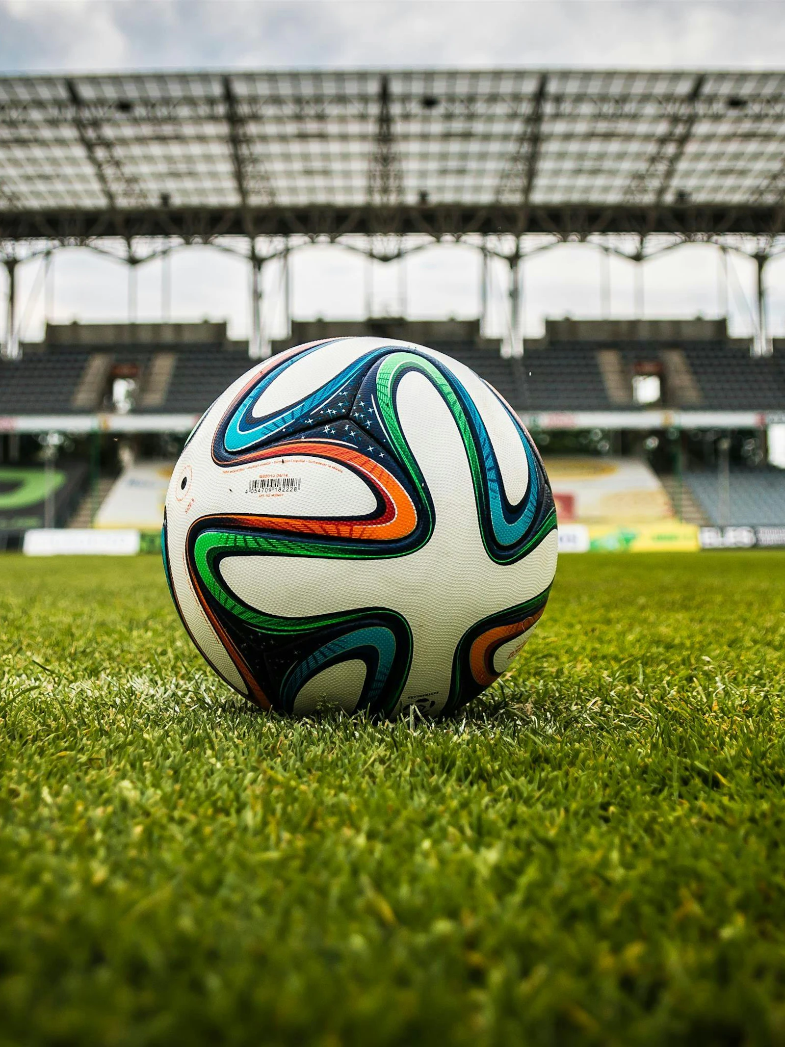 Linksvoetig spelen en rode truitjes zijn beter: 8 gekke voetbalweetjes
