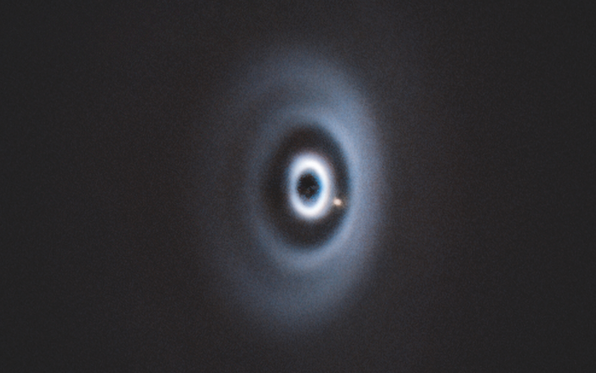 Babyplaneet vreet zich een weg door protoplanetaire schijf
