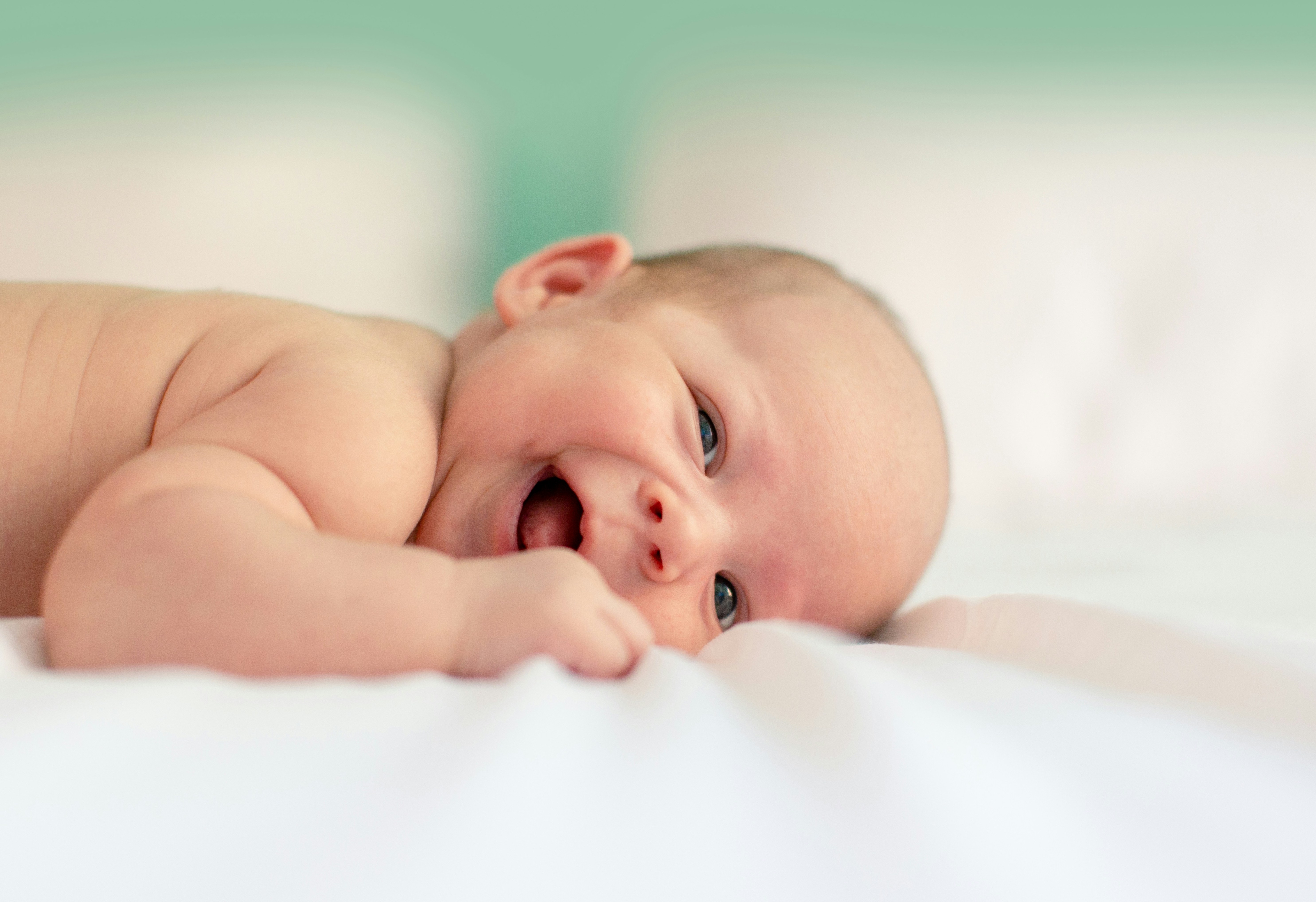 Pasgeboren baby's herkennen vreemde talen die ze voor hun geboorte al hoorden