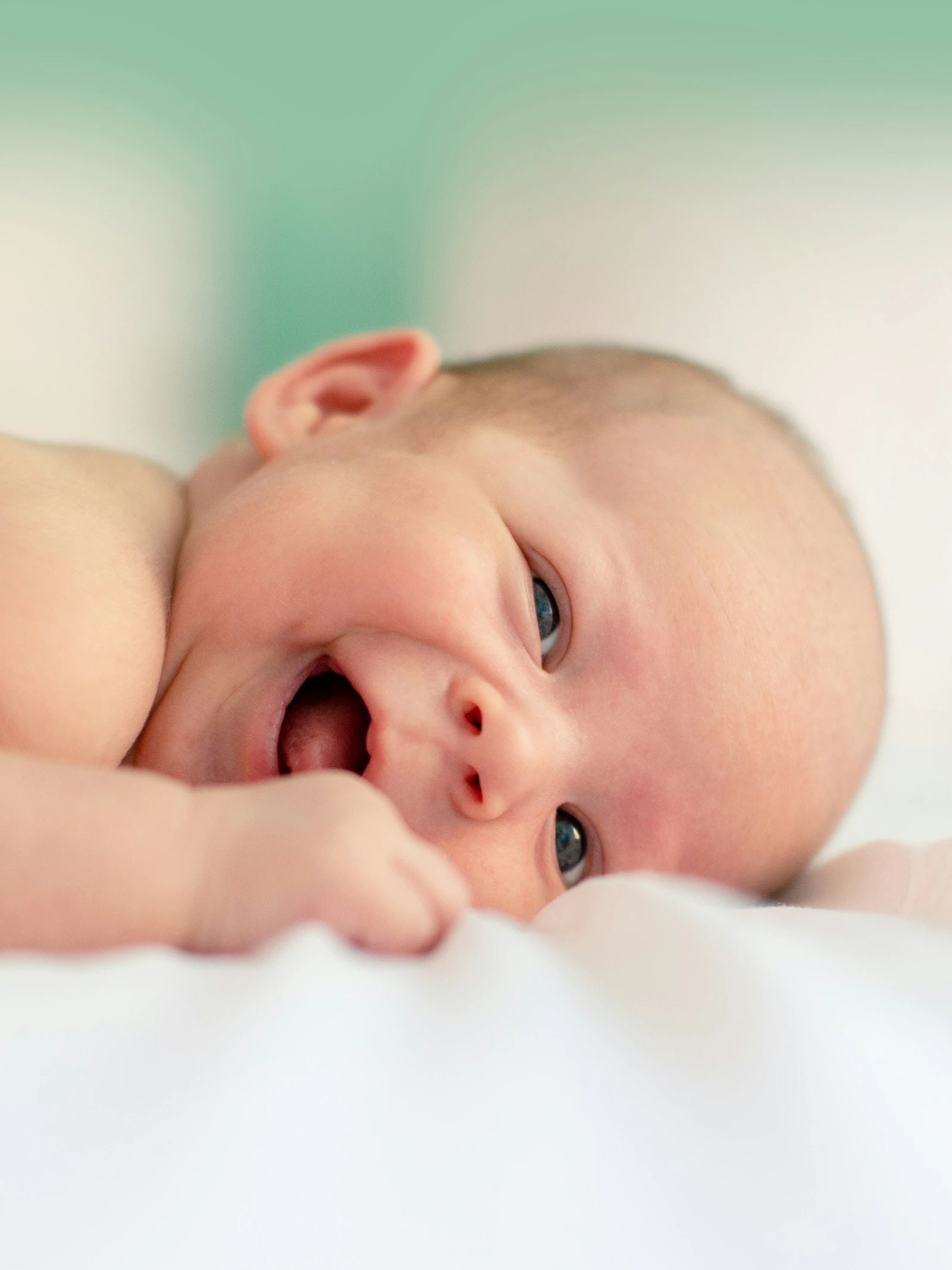Pasgeboren baby's herkennen vreemde talen die ze voor hun geboorte al hoorden