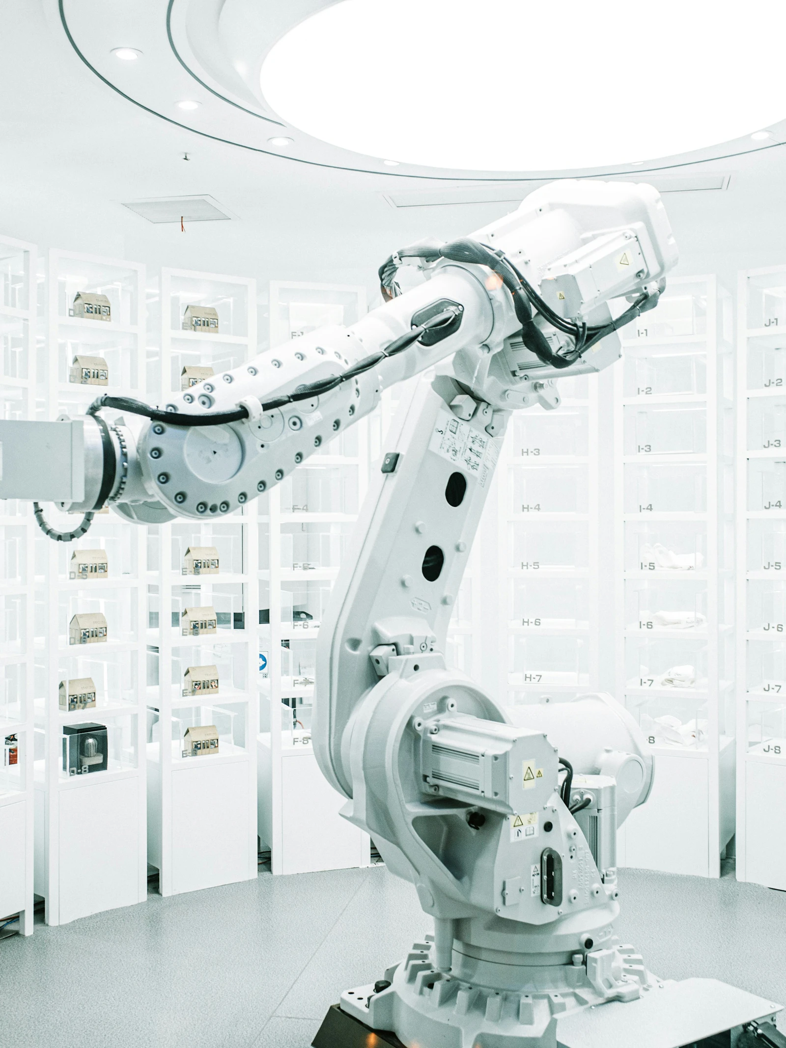 Een robotarm die onderzoek automatiseert Wie wetenschap automatiseert, verliest meer dan kennis