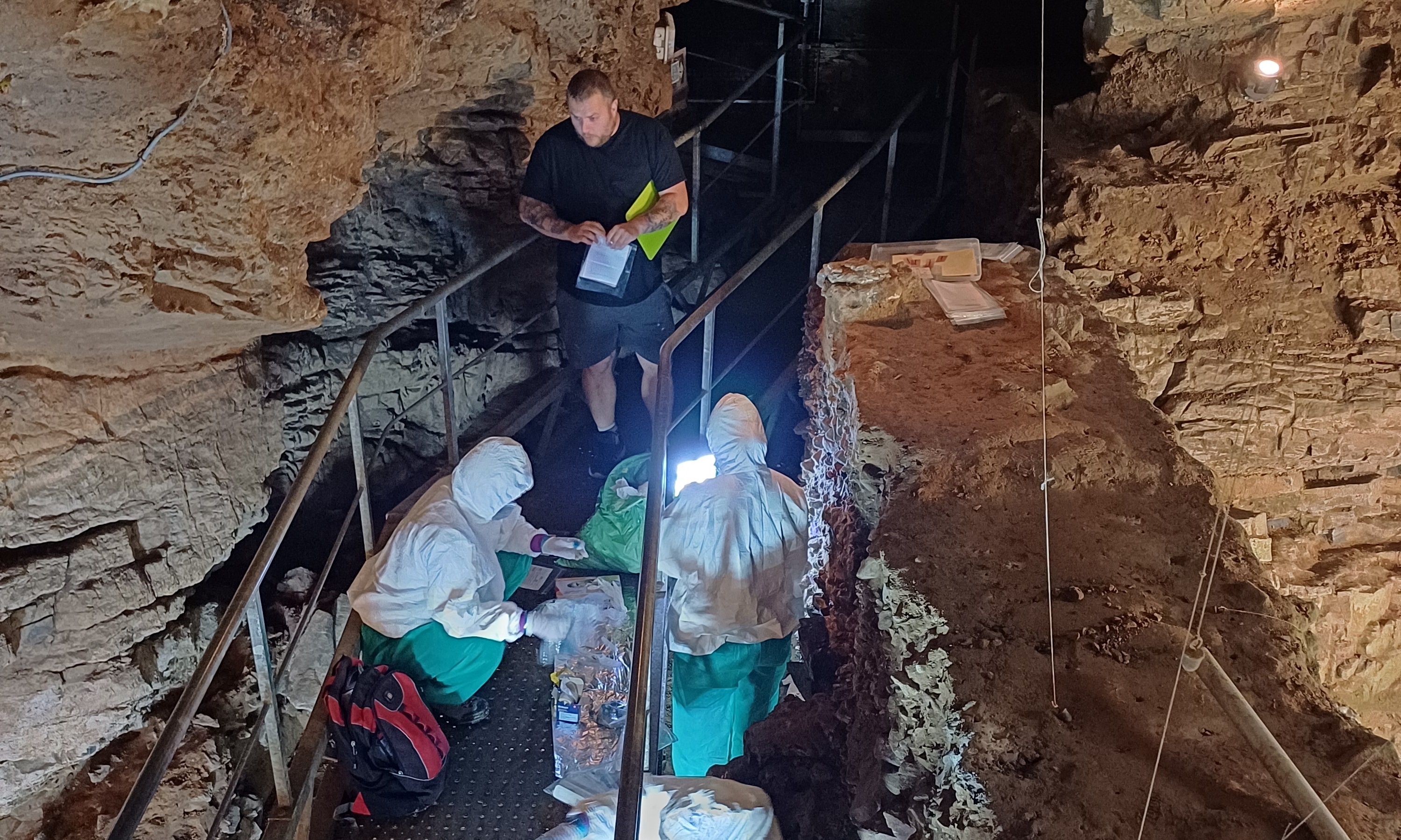 CSI Scladina: team van Nobelprijswinnaar speurt in Waalse grot naar DNA van alles wat er ooit leefde