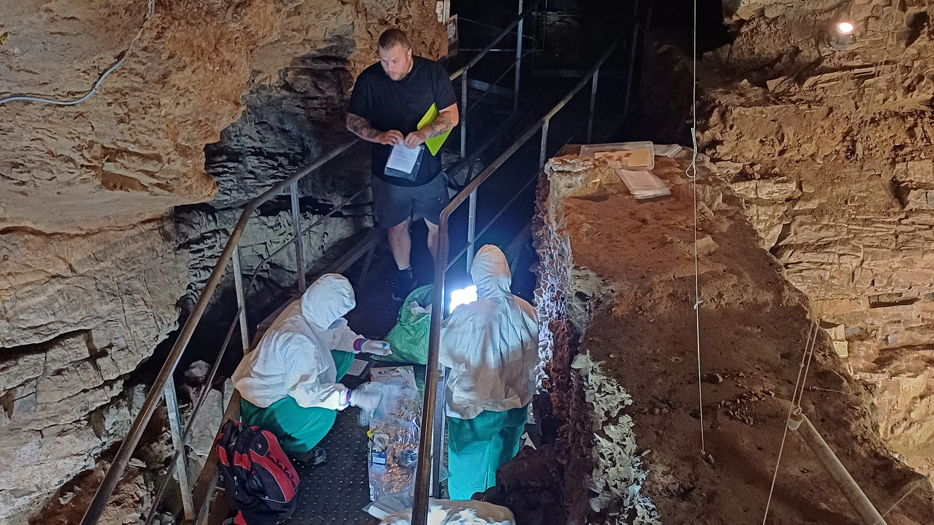 CSI Scladina: team van Nobelprijswinnaar speurt in Waalse grot naar DNA van alles wat er ooit leefde
