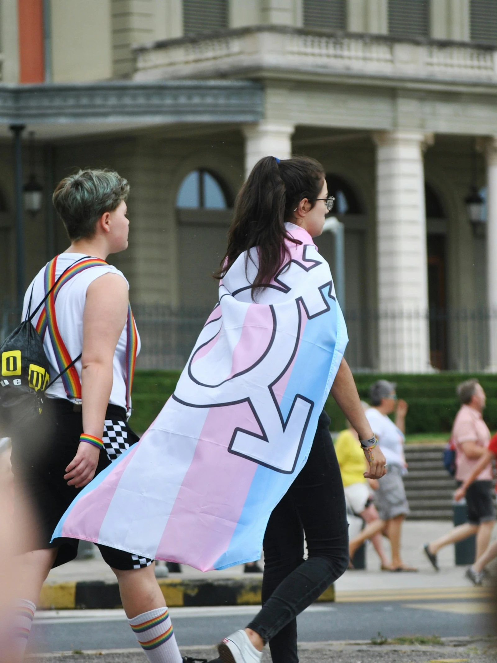 Hormoononderdrukkende medicijnen gelinkt aan beter mentaal welzijn bij transgenderjongeren