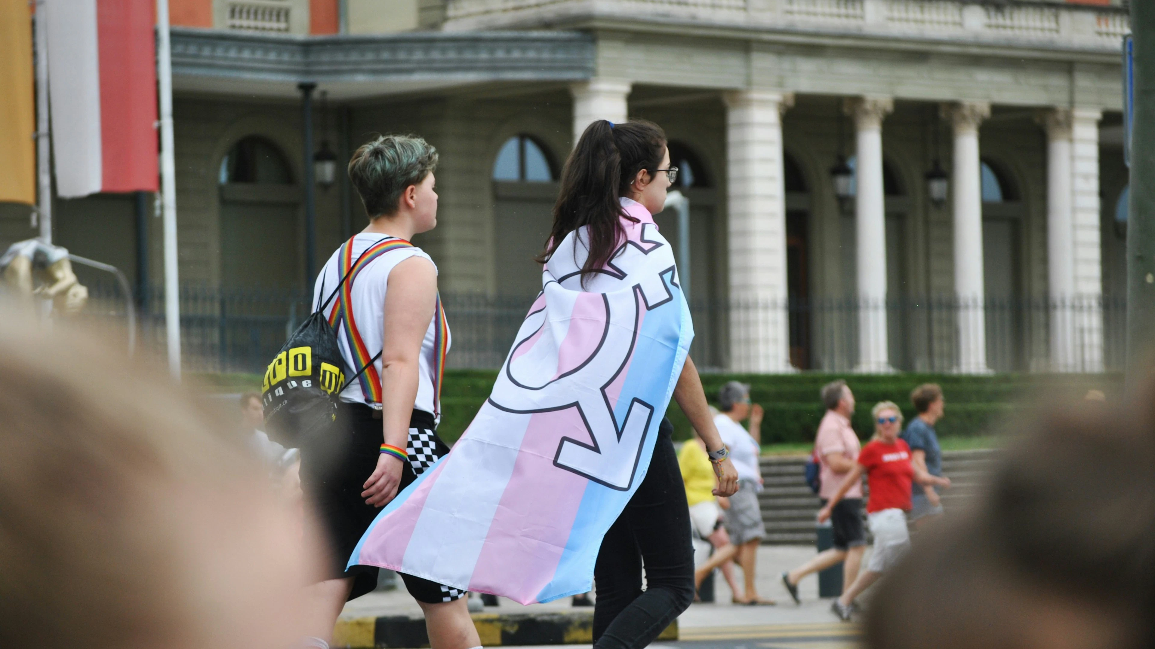 Hormoononderdrukkende medicijnen gelinkt aan beter mentaal welzijn bij transgenderjongeren