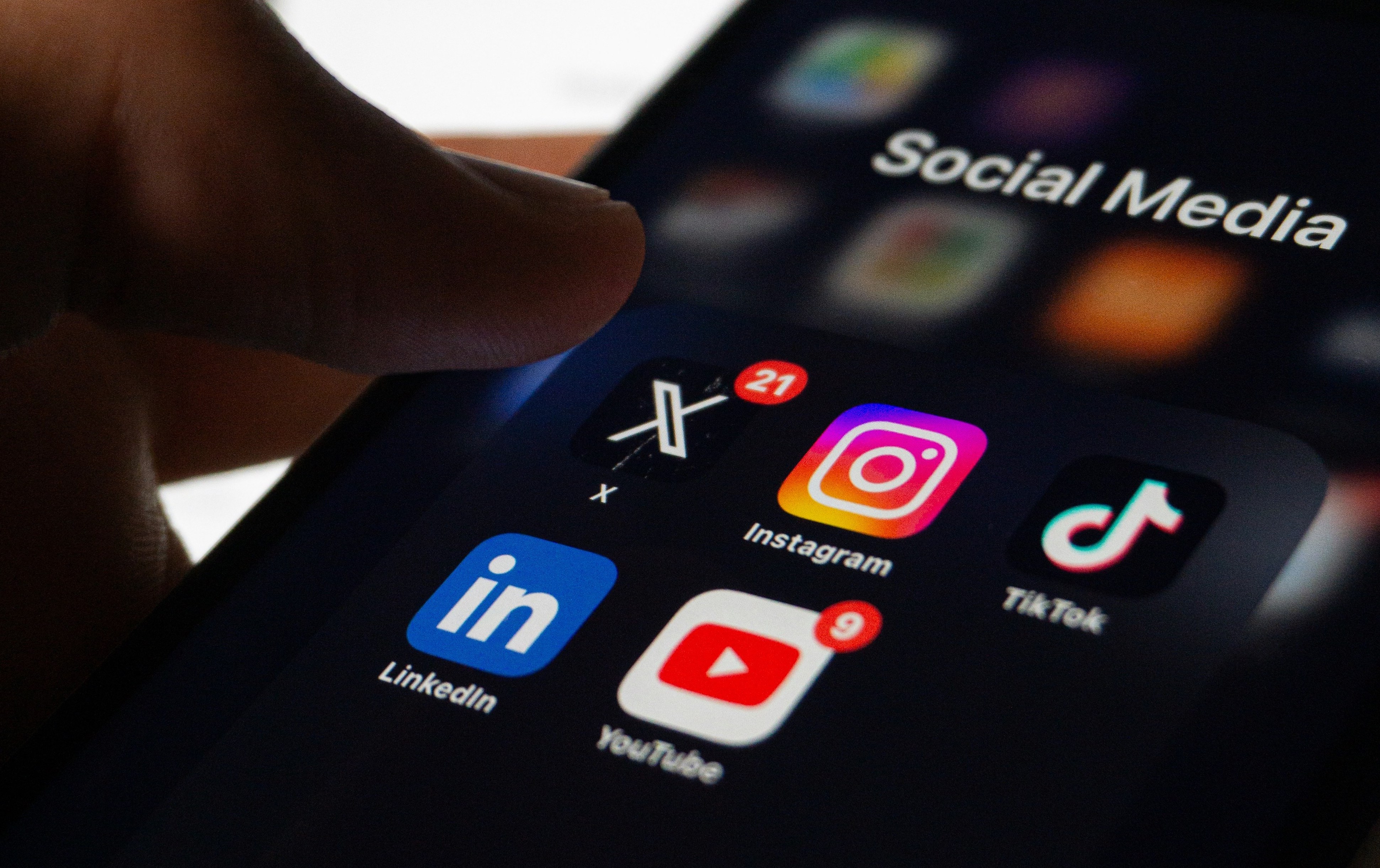 Waarom zijn we zo hard voor elkaar op sociale media?
