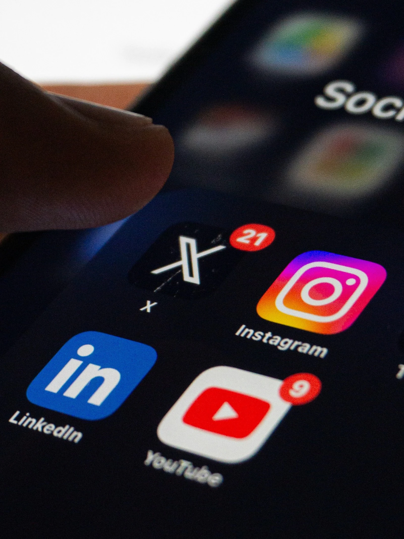 Waarom zijn we zo hard voor elkaar op sociale media?