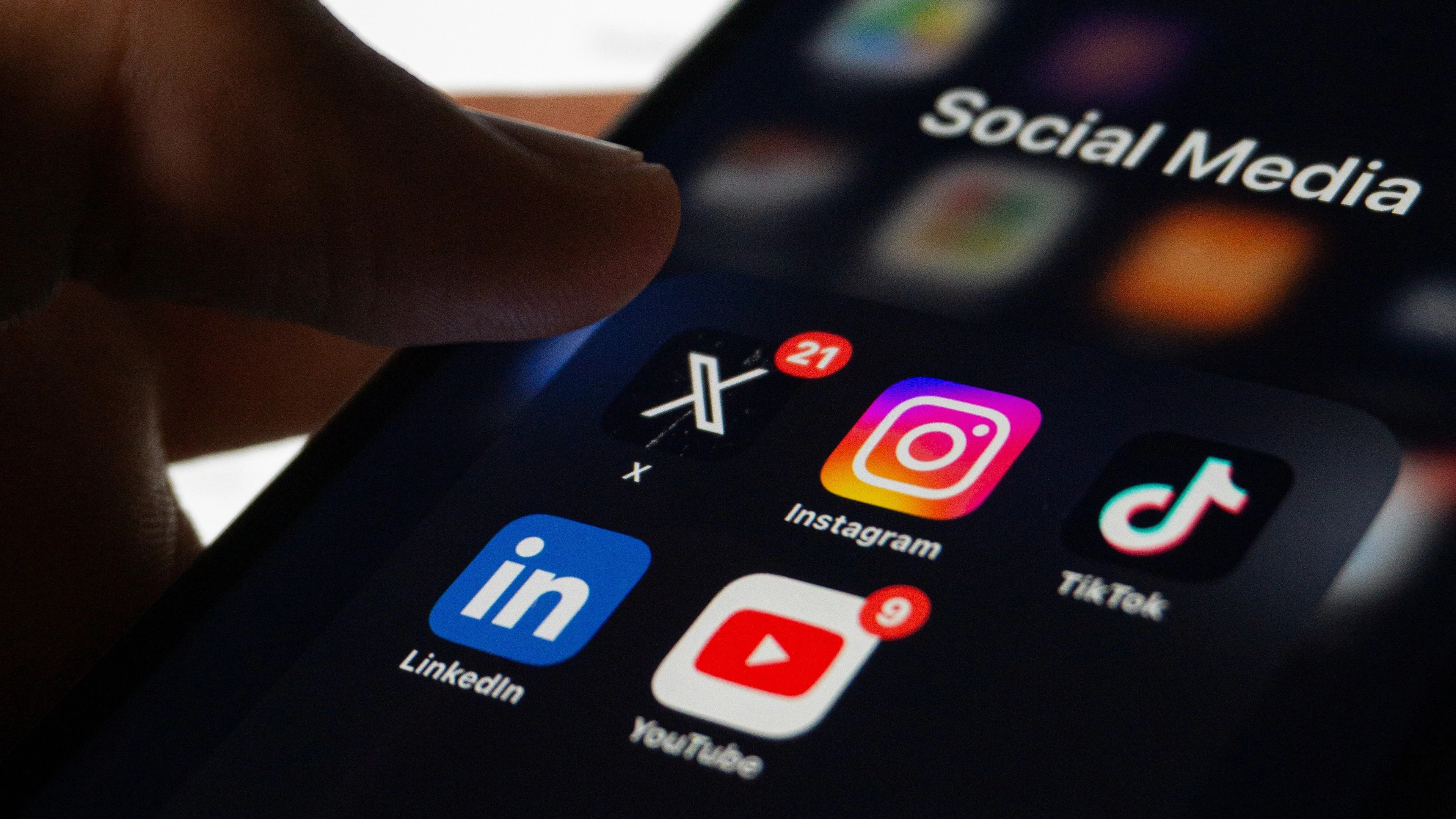 Waarom zijn we zo hard voor elkaar op sociale media?