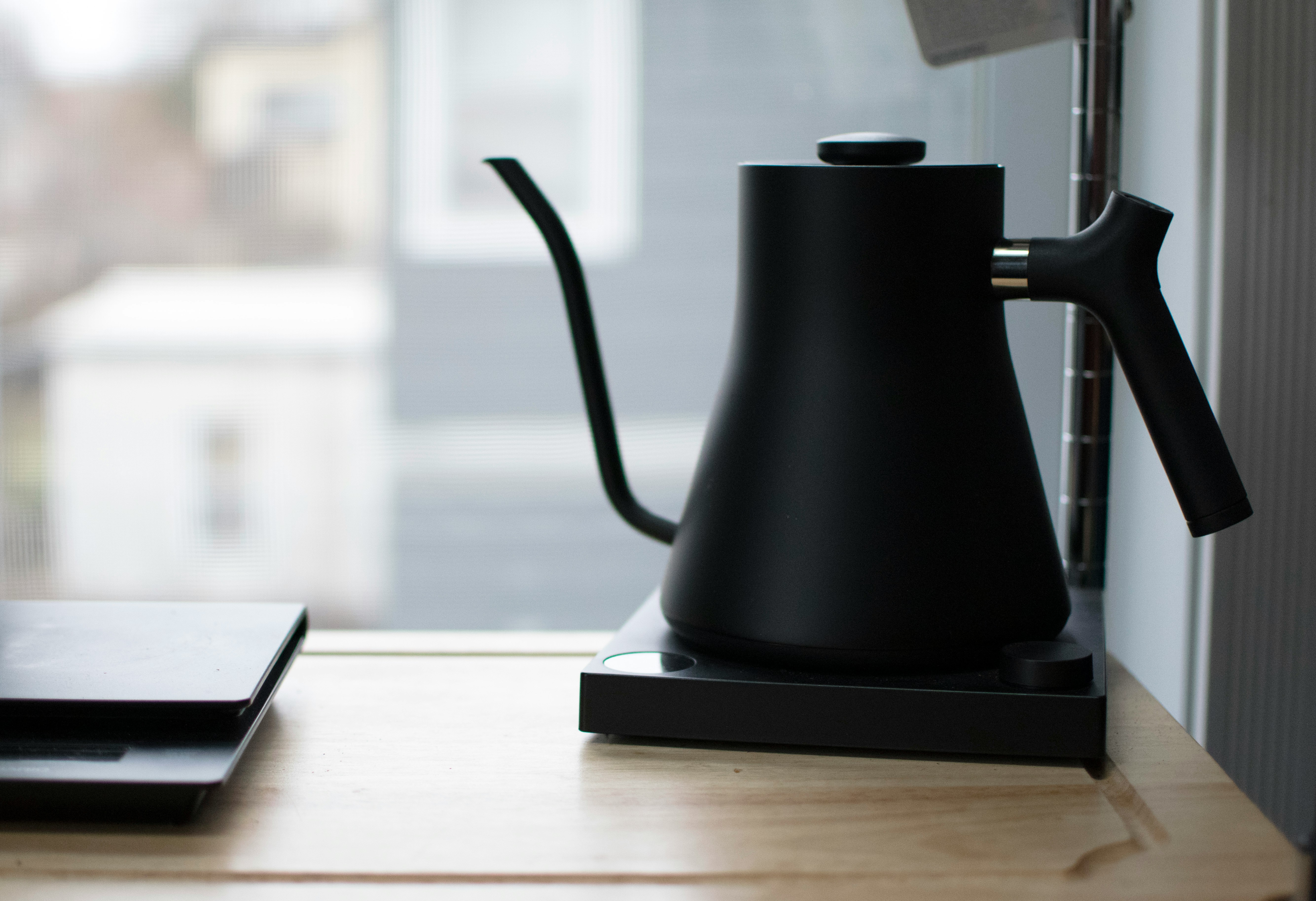 Water koken: een koud kunstje? Waarom een blinde persoon kieskeurig wordt over schenktuiten