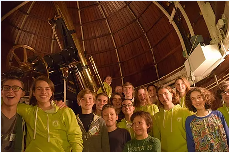 Gentsters in actie in de historische koepel van UGent Volkssterrenwacht Armand Pien